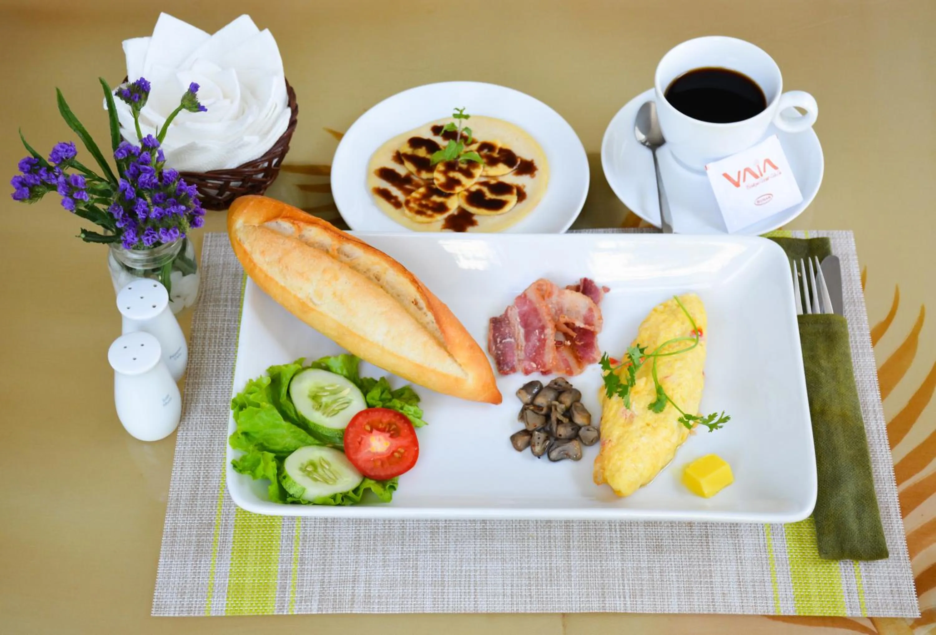 Breakfast in Truc Loc Villa