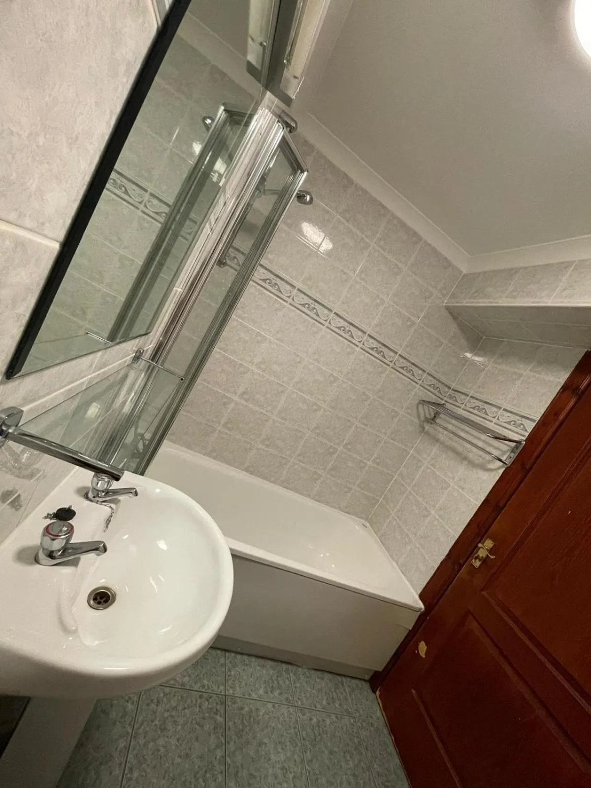 Bathroom in Lochway Hotel