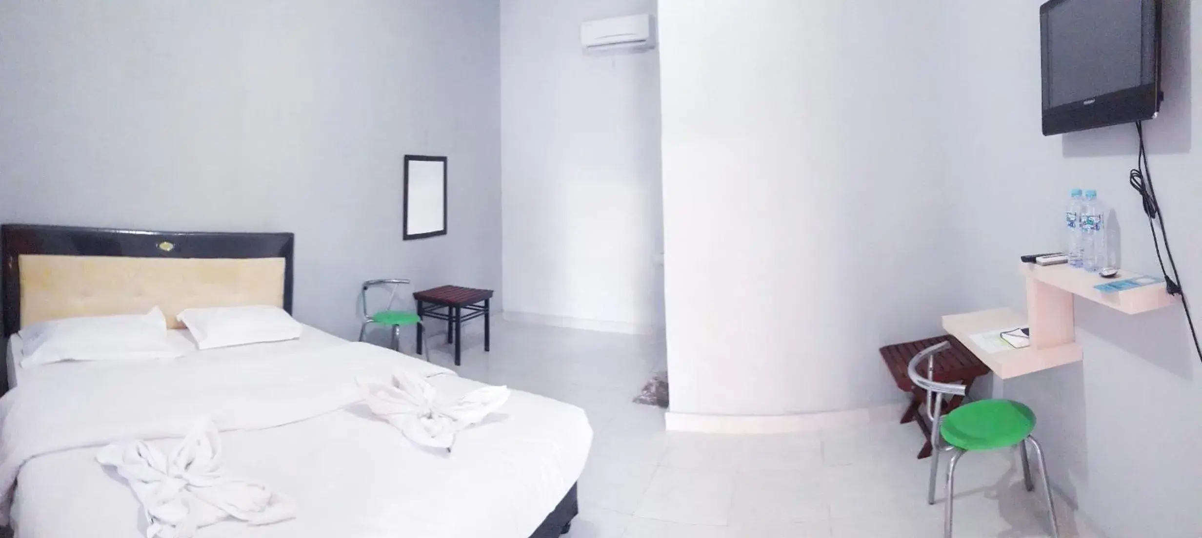 Deluxe Double Room in Pondok Wisata dan Restoran Elim Deluxe Double Room in Pondok Wisata dan Restoran Elim