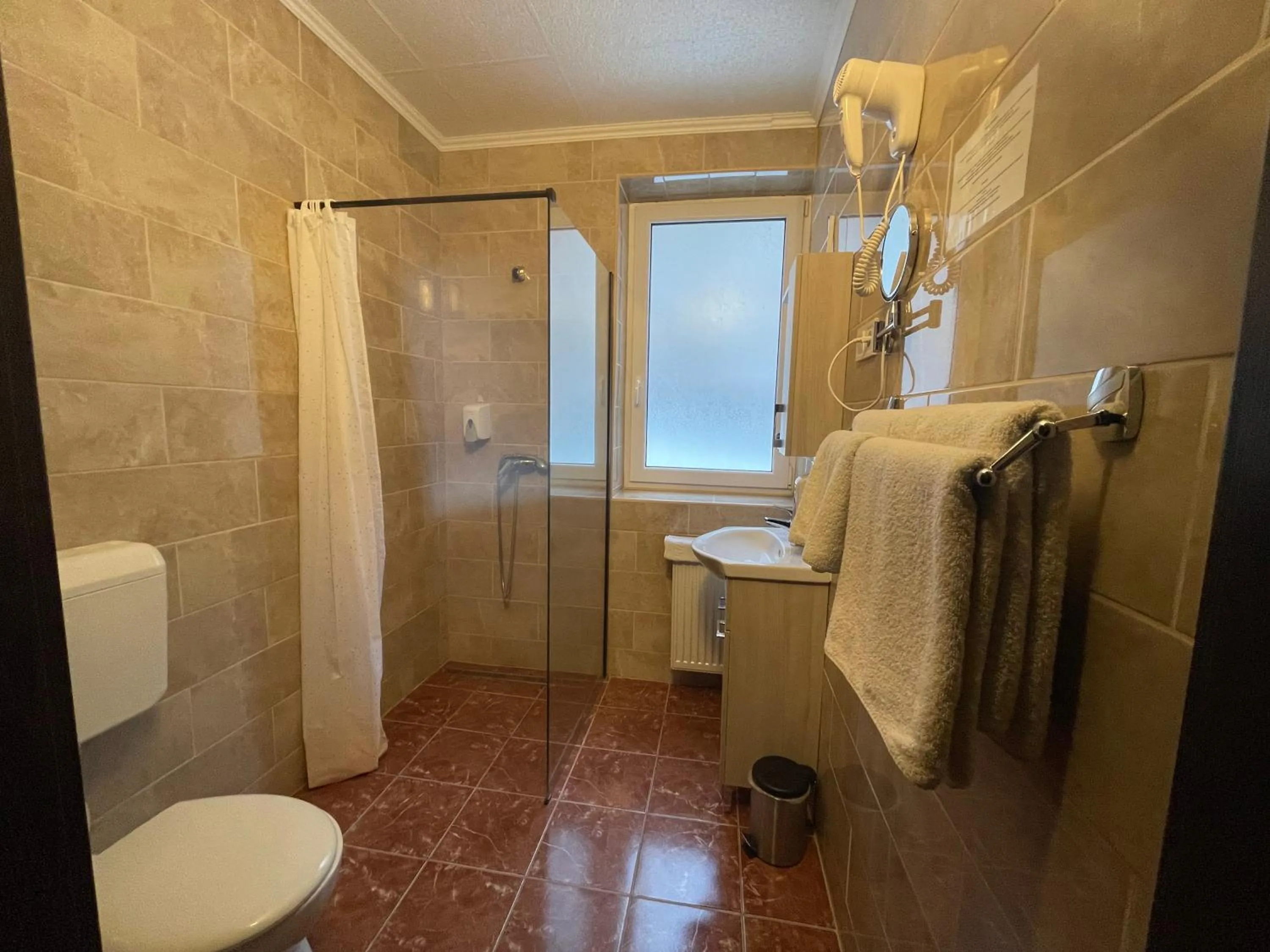 Shower in Hotel Hunor