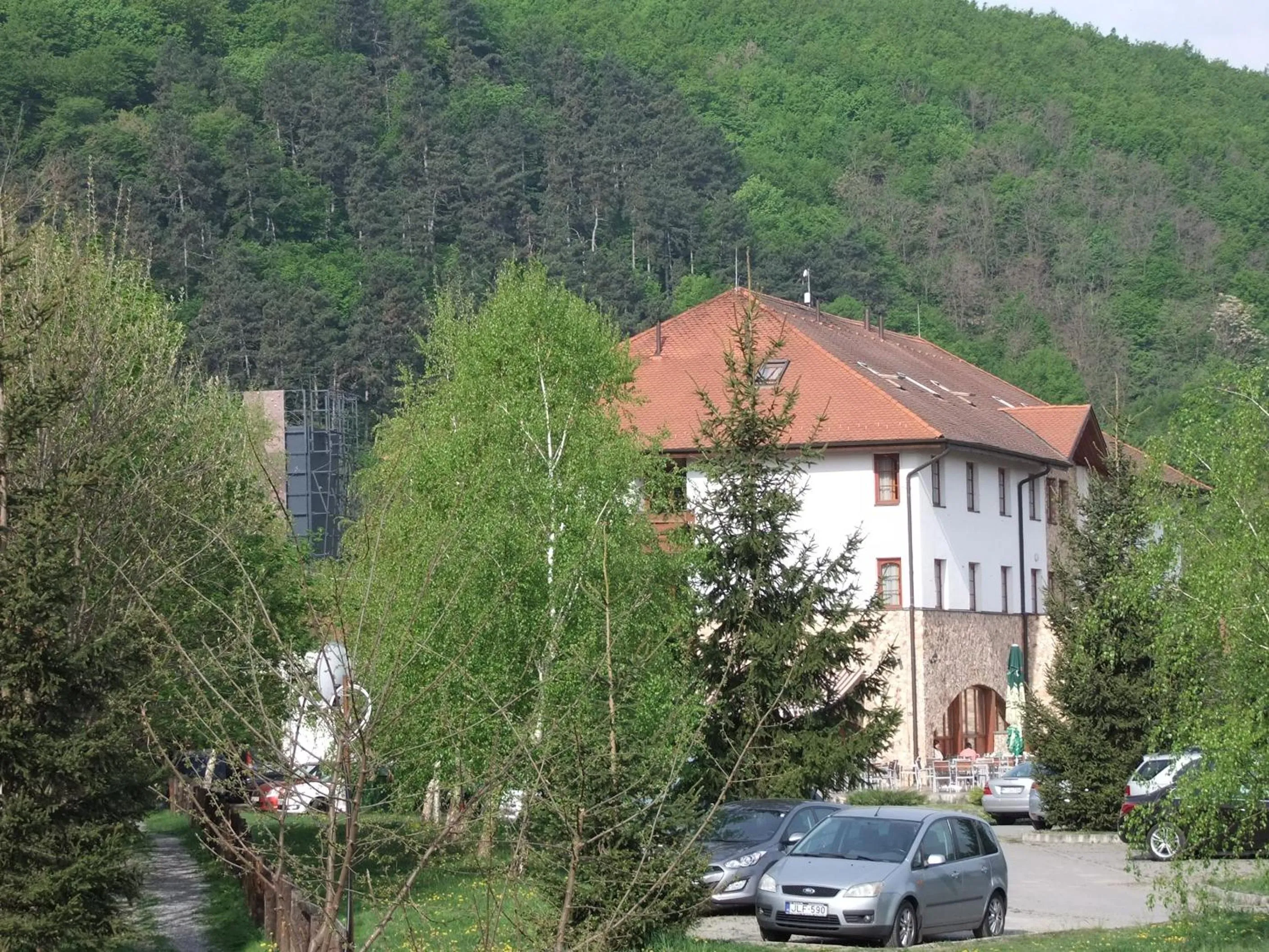 Property building in Hotel Hunor