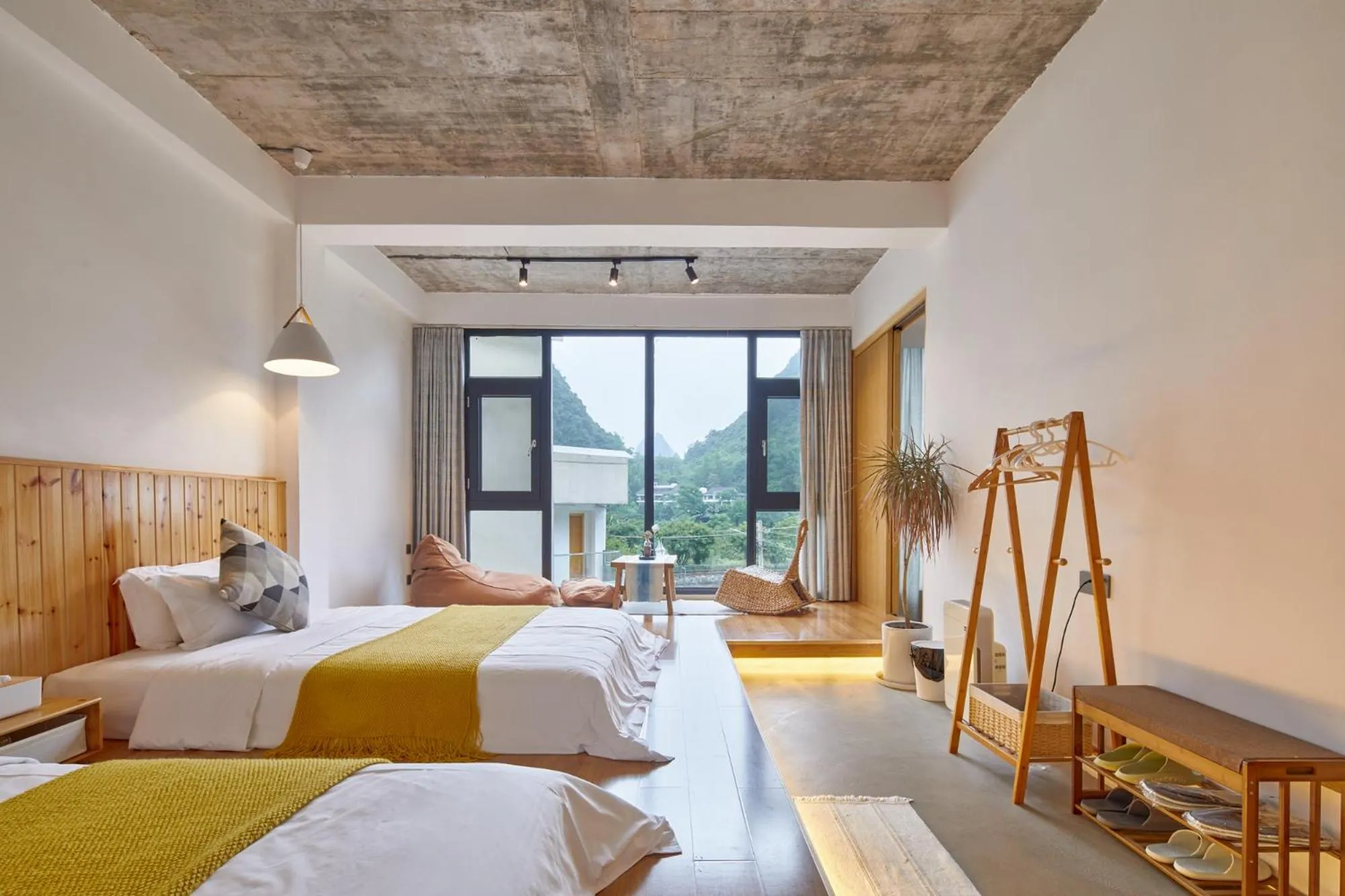 Bed in Yangshuo Serene Cove Hotel