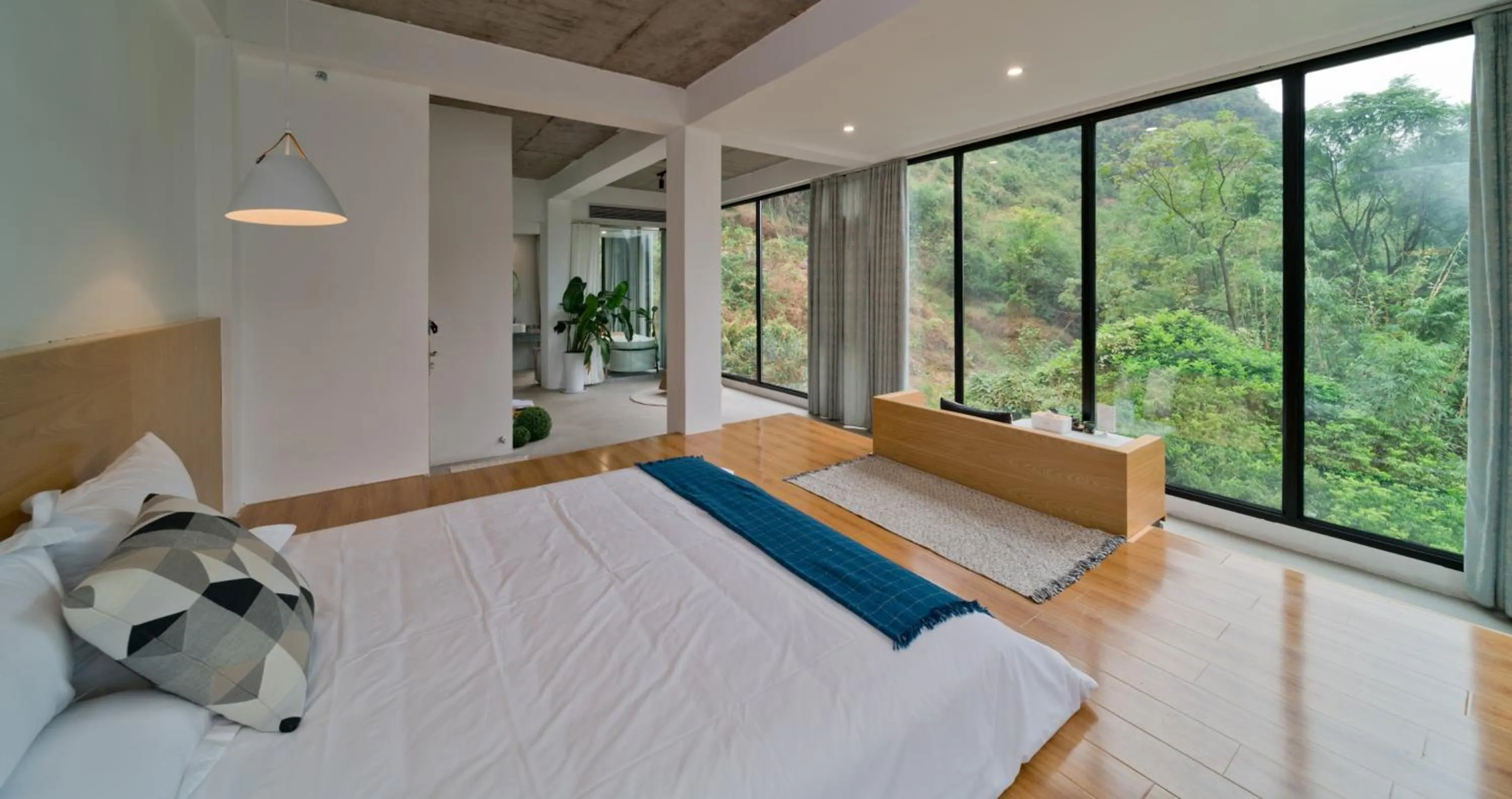 Bed in Yangshuo Serene Cove Hotel