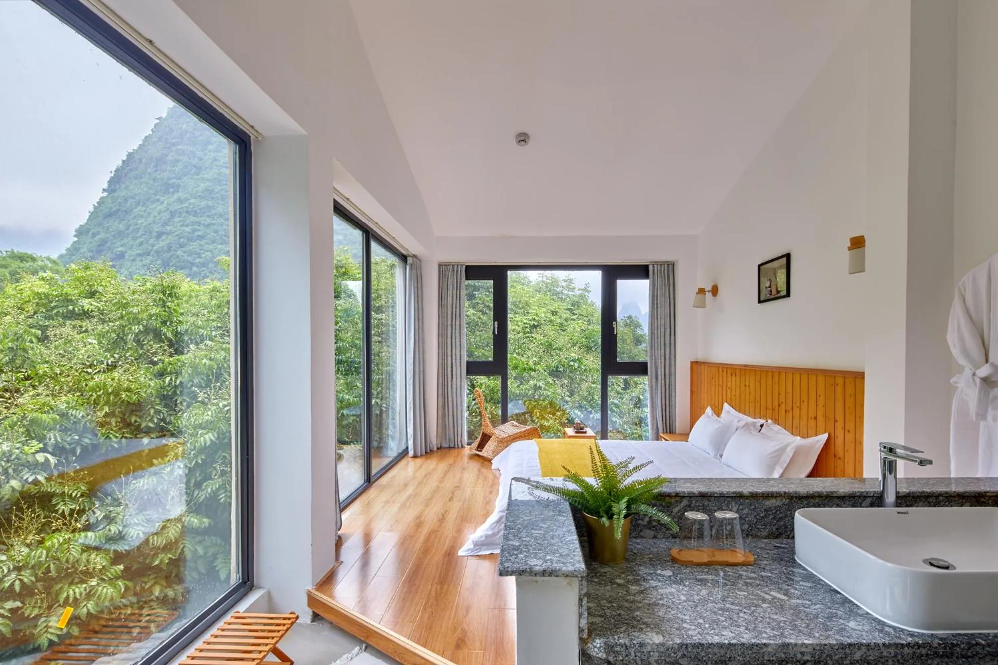 Bed in Yangshuo Serene Cove Hotel