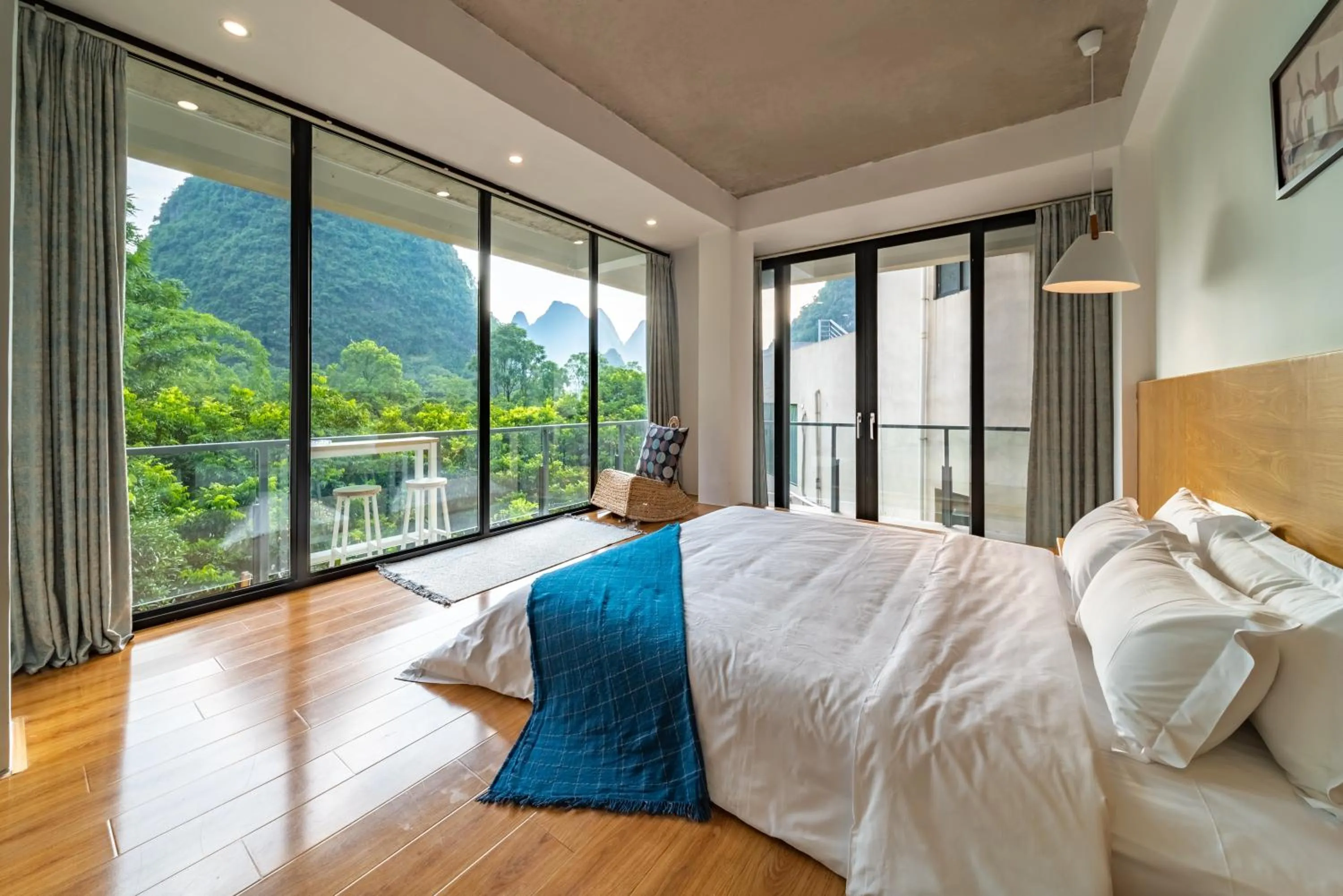 Bed in Yangshuo Serene Cove Hotel