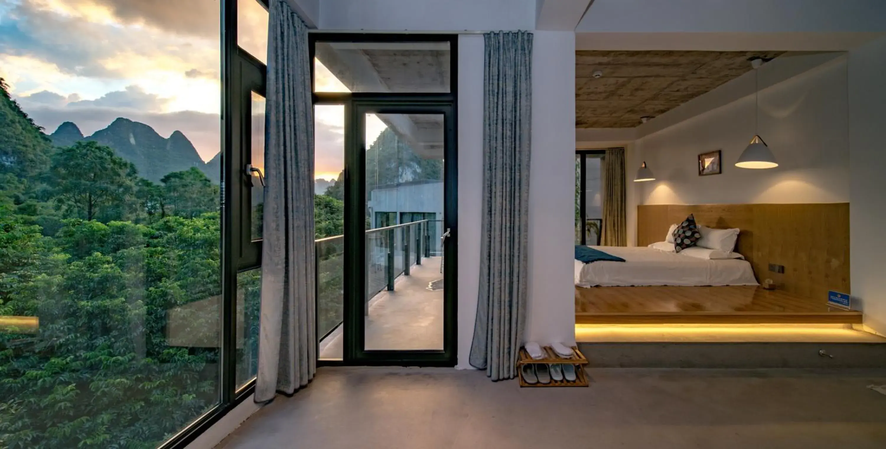 Double Room with Full View in Yangshuo Serene Cove Hotel Double Room with Full View in Yangshuo Serene Cove Hotel