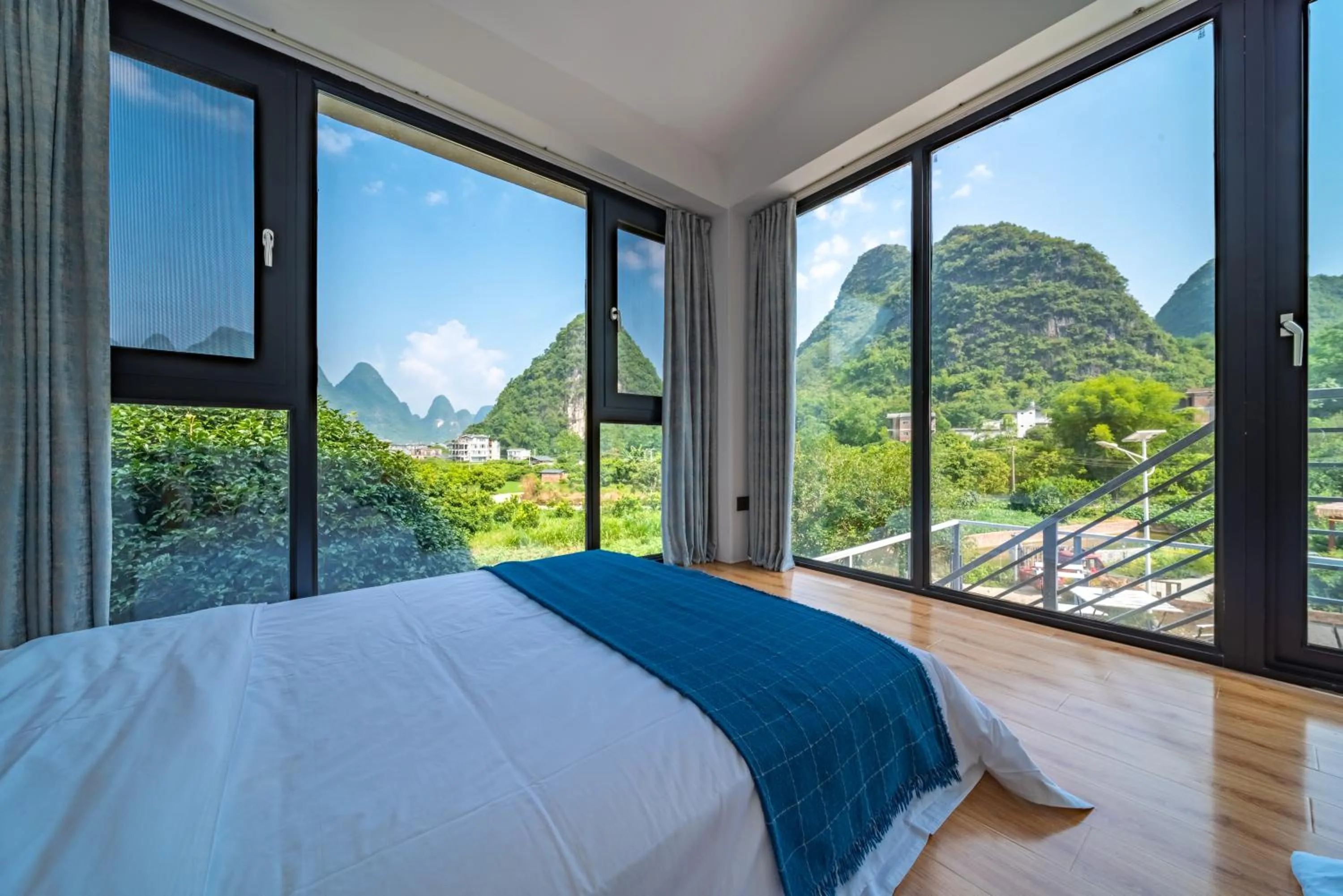 Bed in Yangshuo Serene Cove Hotel