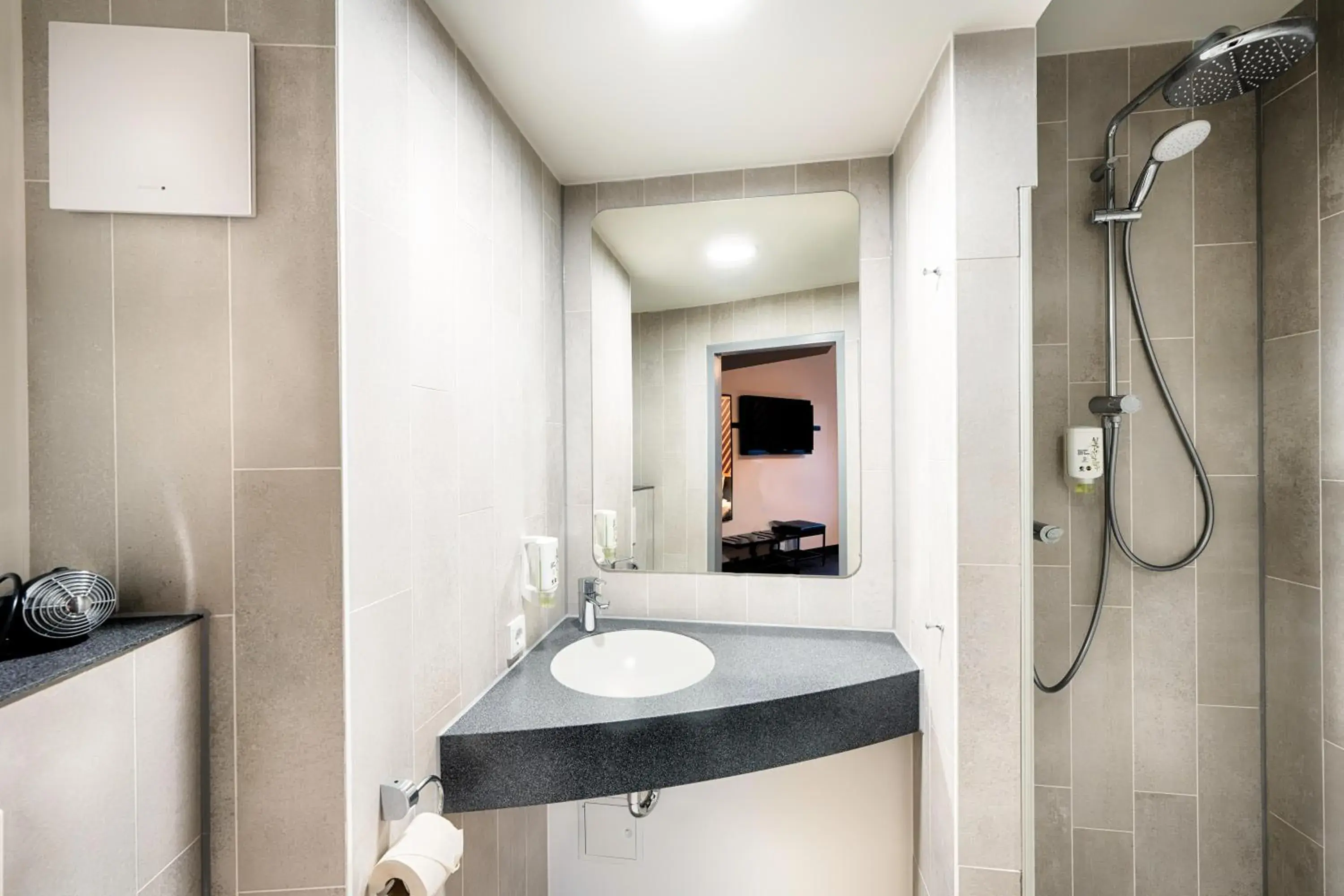 Triple Room - Non-Smoking in B&B Hotel Bremen-City Triple Room - Non-Smoking in B&B Hotel Bremen-City