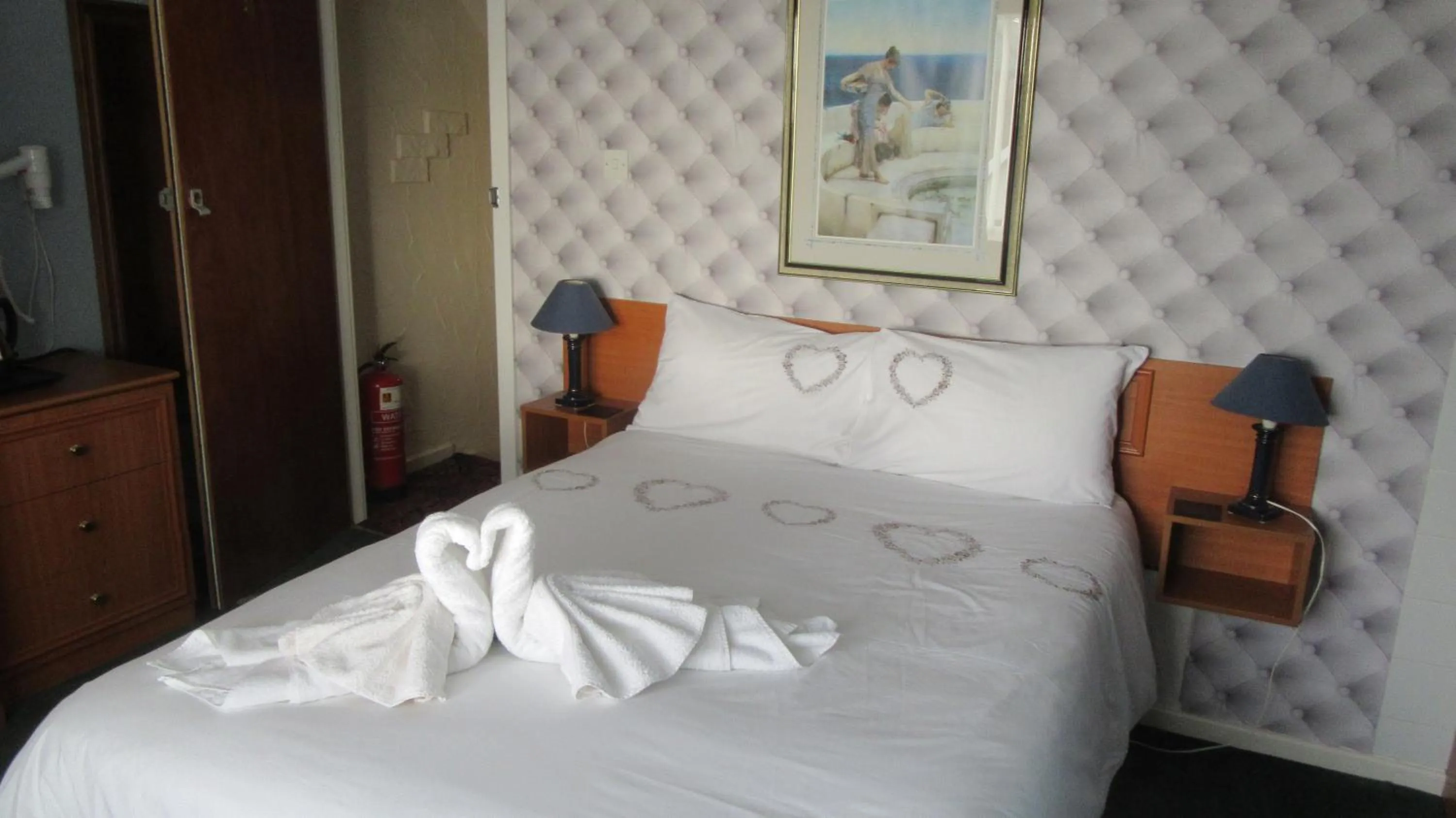 Bedroom, Bed in The Rowan Hotel