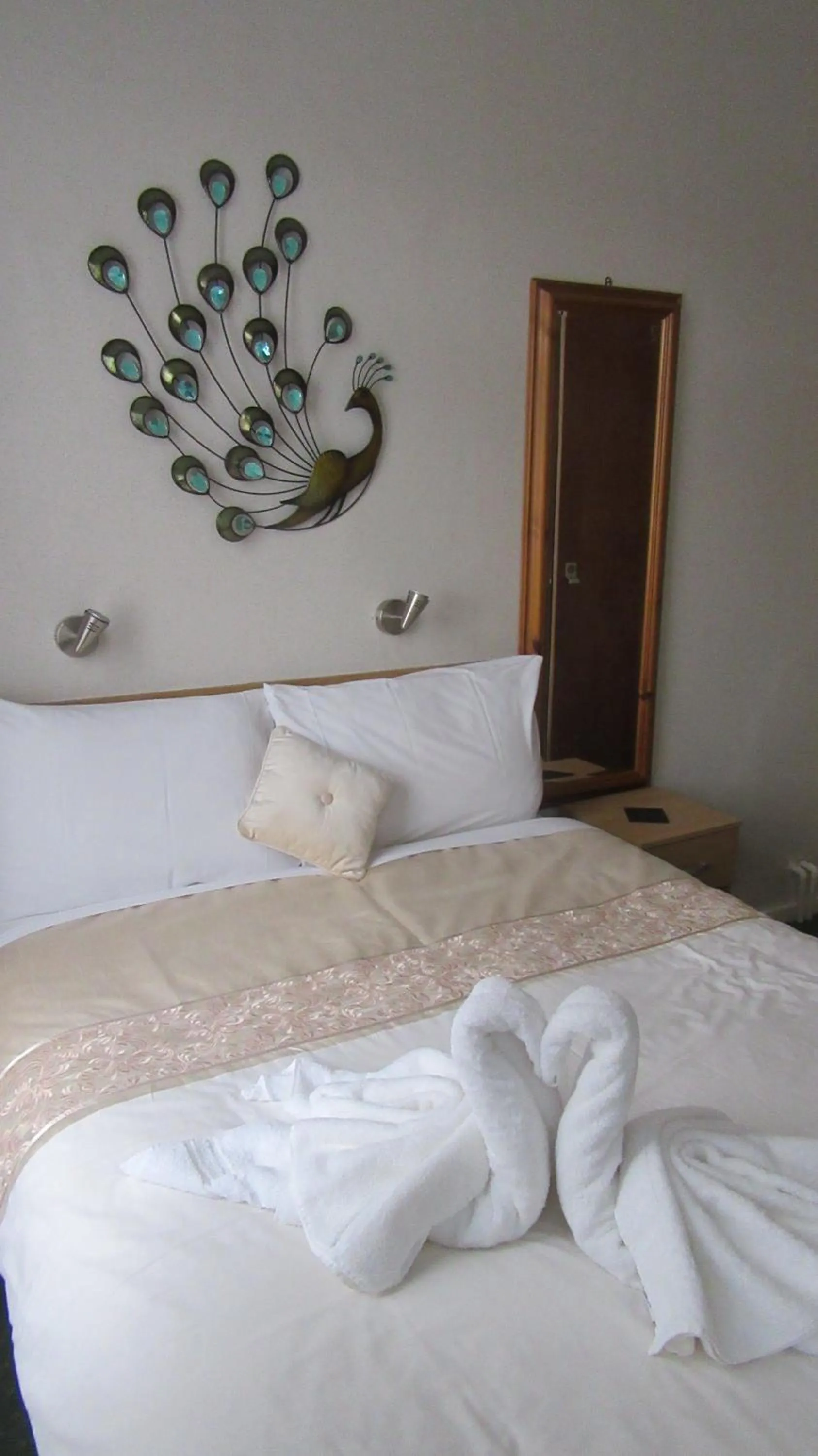 Bedroom, Bed in The Rowan Hotel