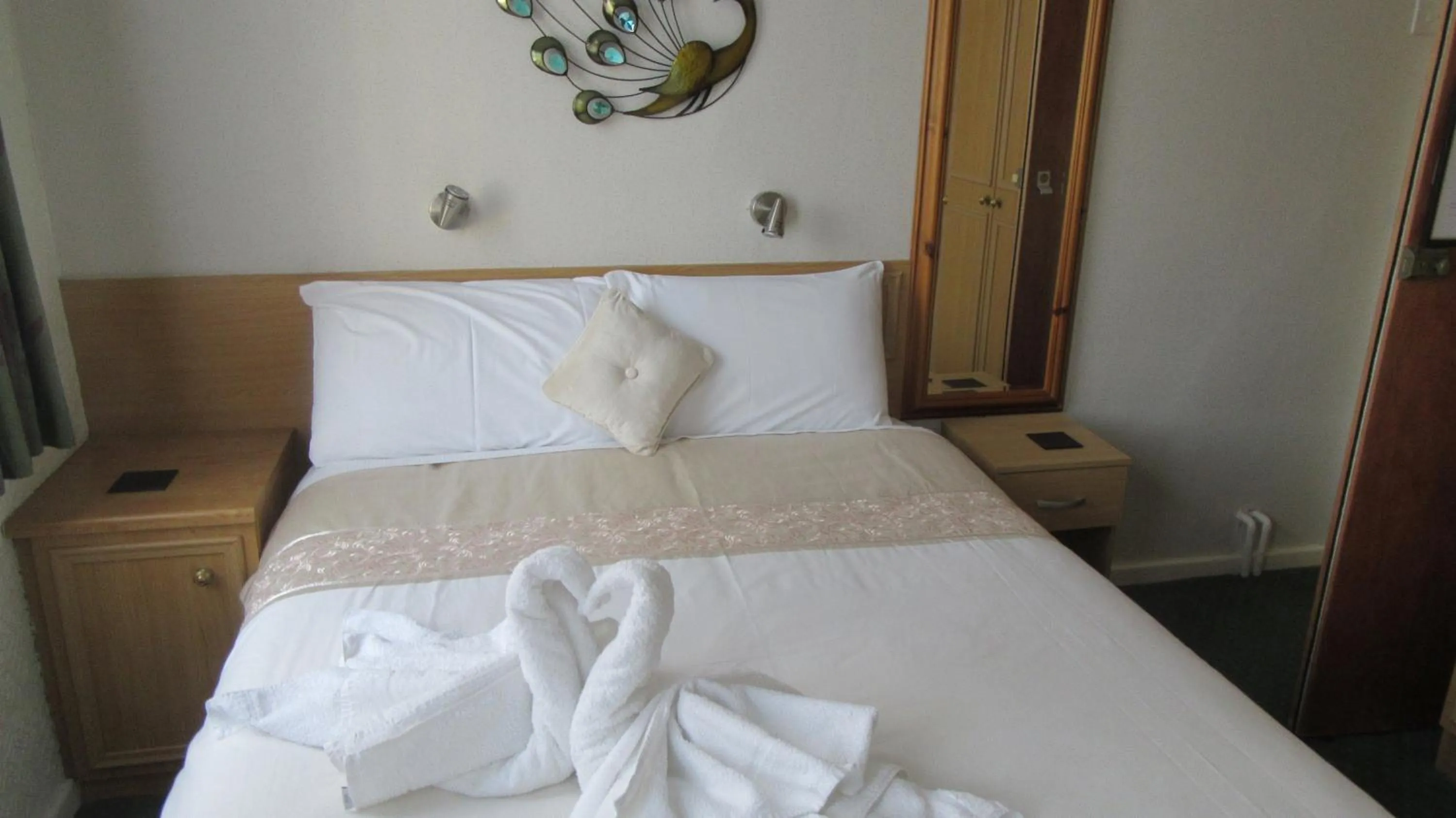 Bedroom, Bed in The Rowan Hotel