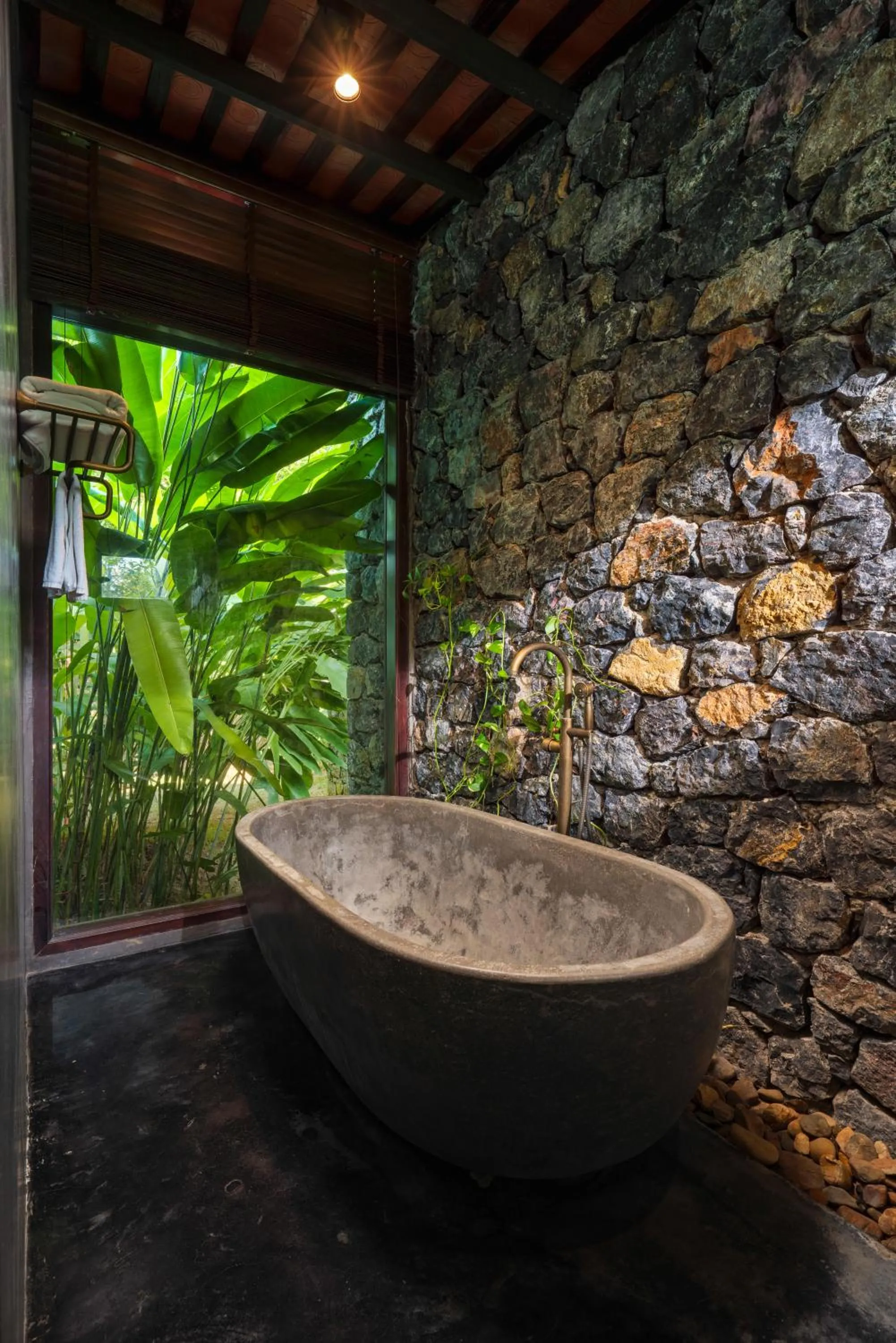 Bath in Aravinda Resort Ninh Binh