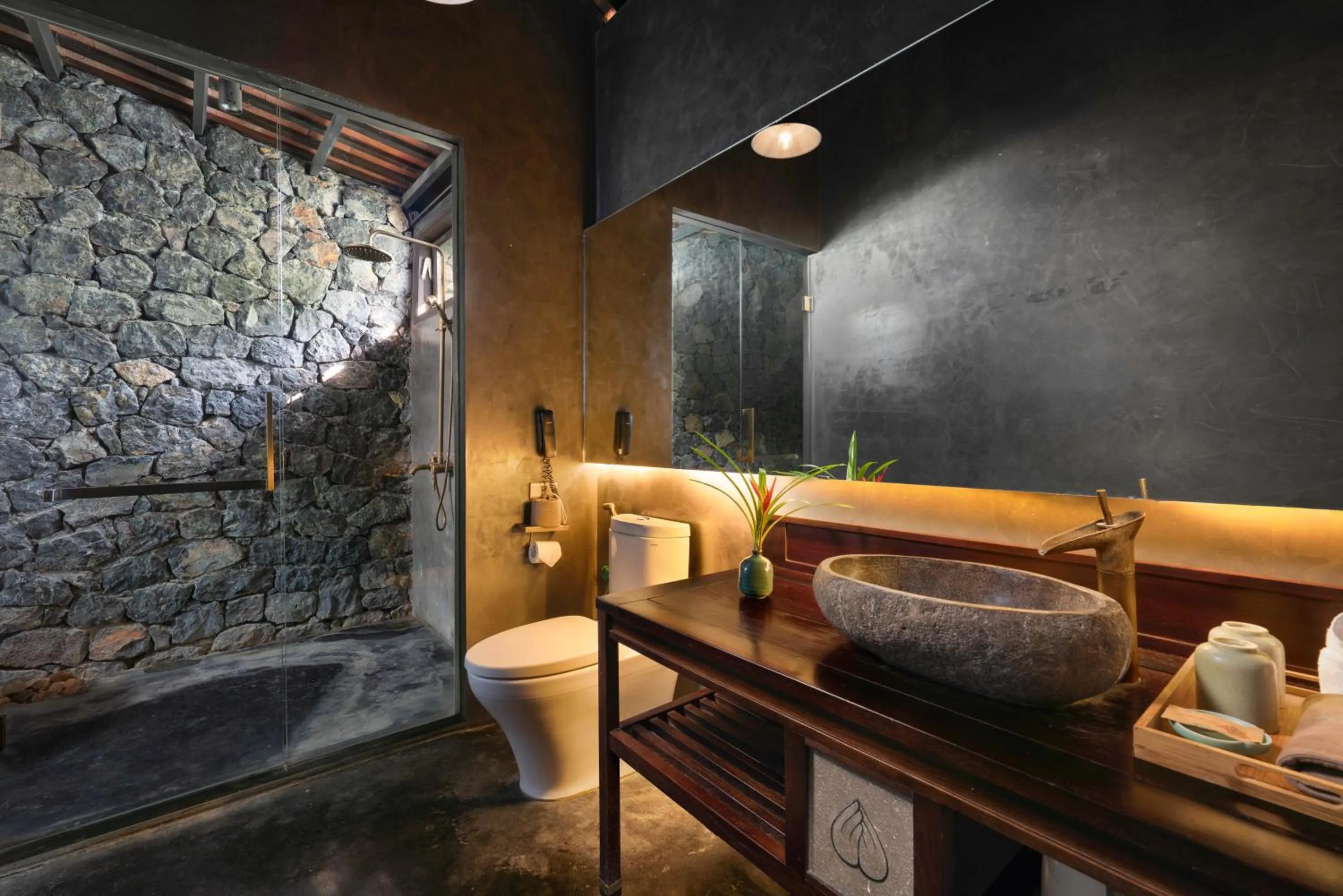 Bathroom in Aravinda Resort Ninh Binh