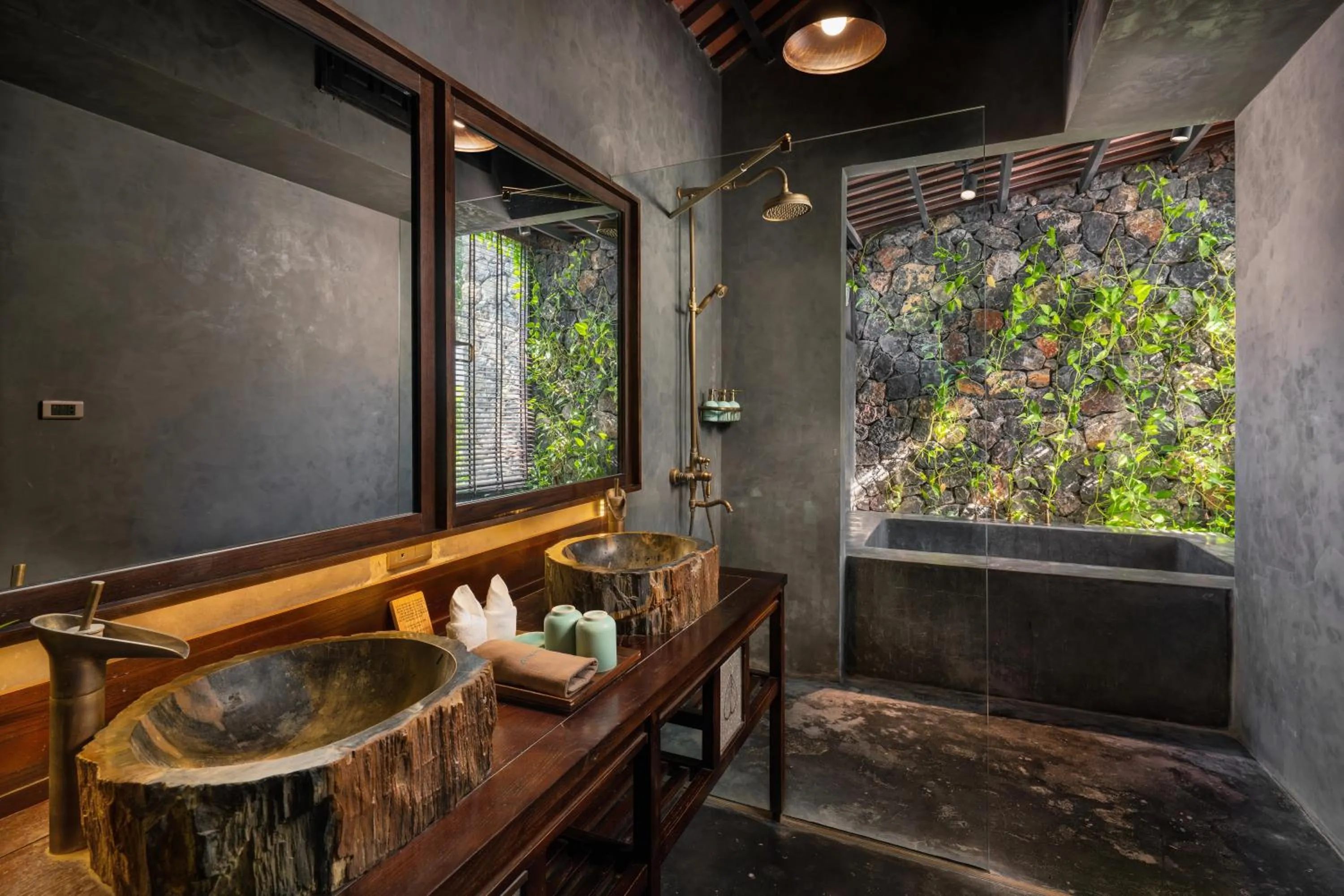 Bathroom in Aravinda Resort Ninh Binh