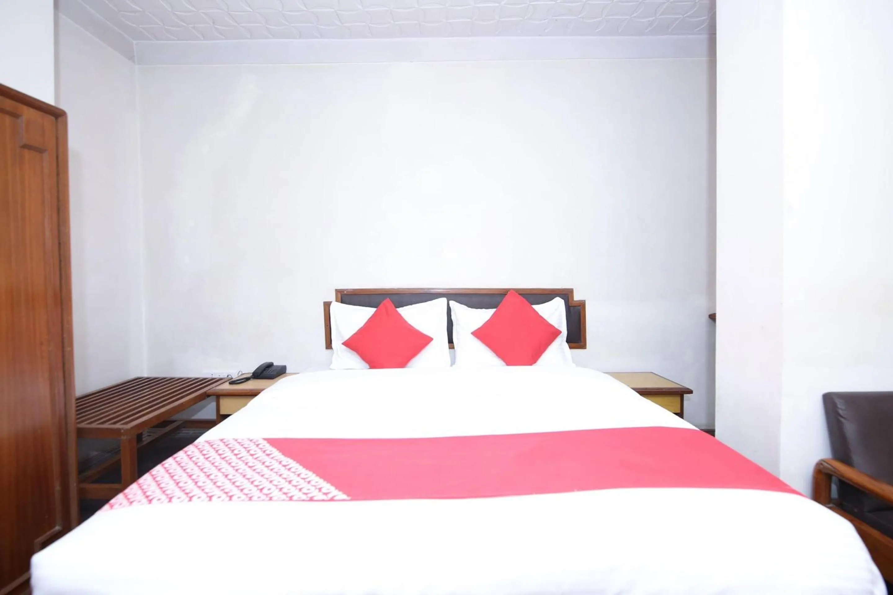 Bedroom, Bed in Capital O Kartik