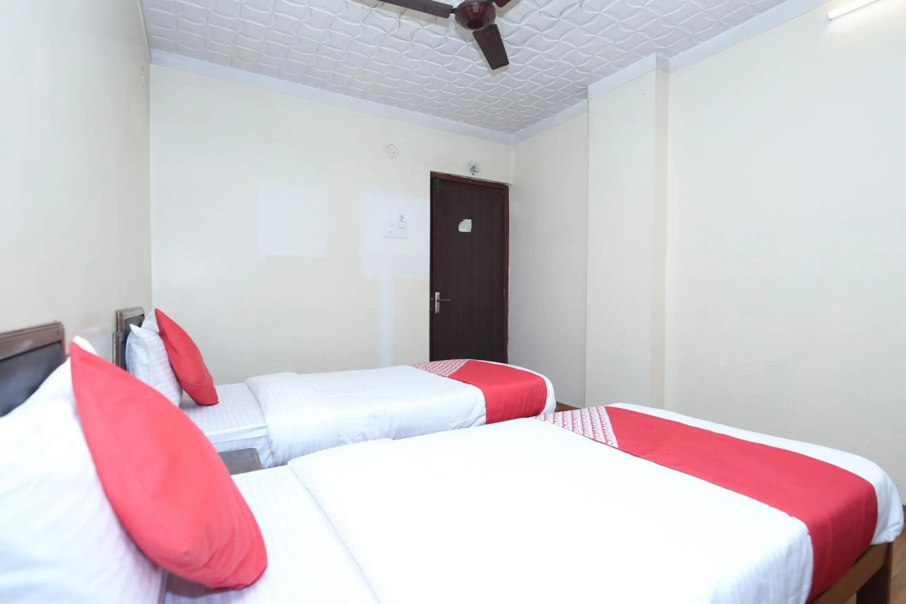 Bedroom, Bed in Capital O Kartik