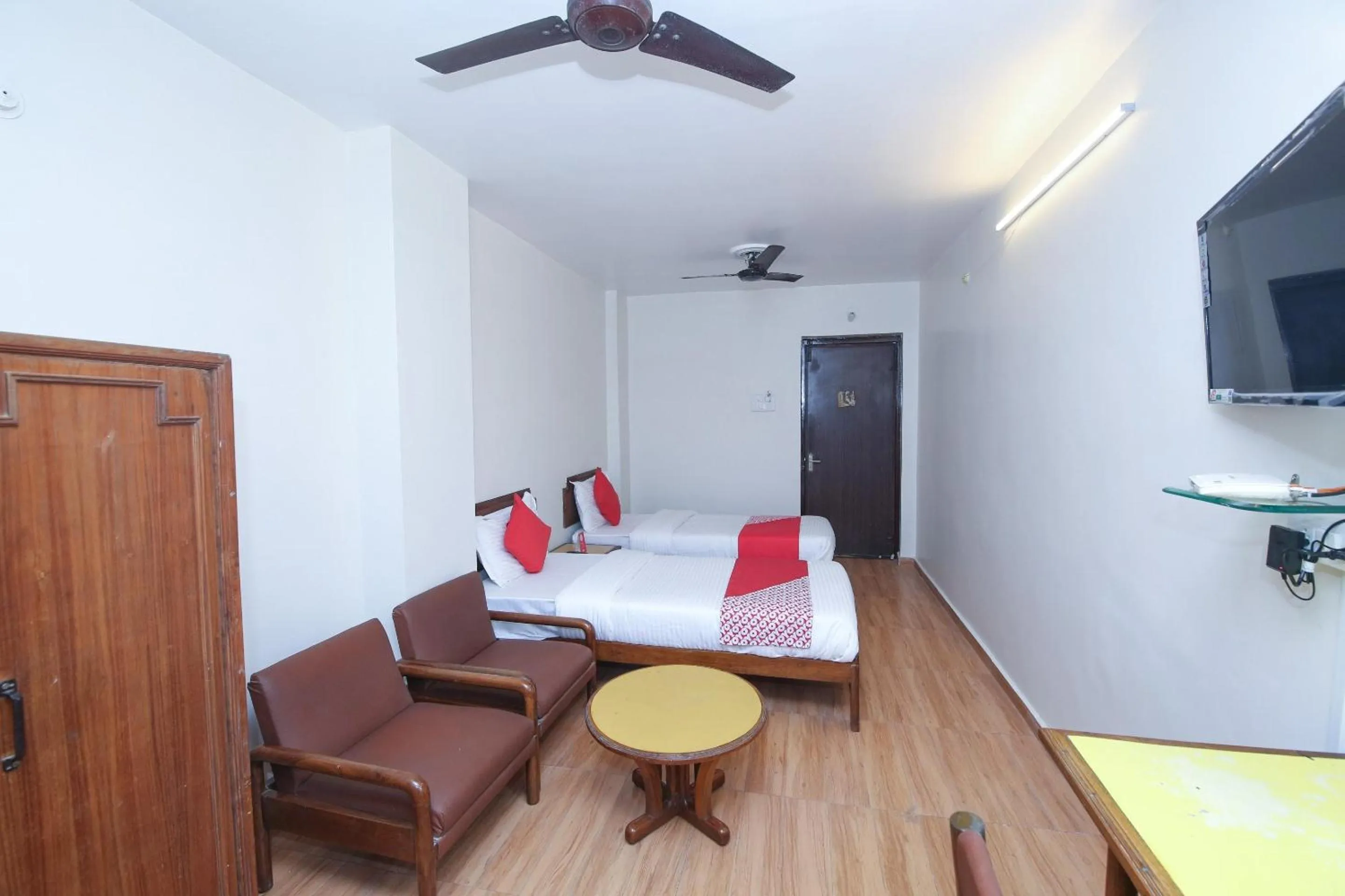 Bedroom, Bed in Capital O Kartik