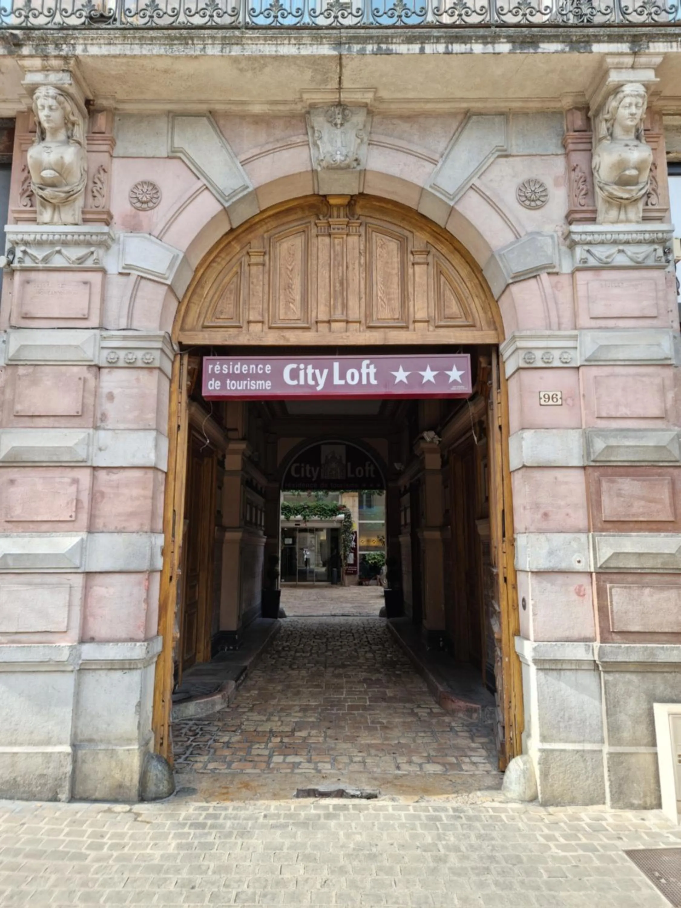 Facade/entrance in City Loft Apparthotel