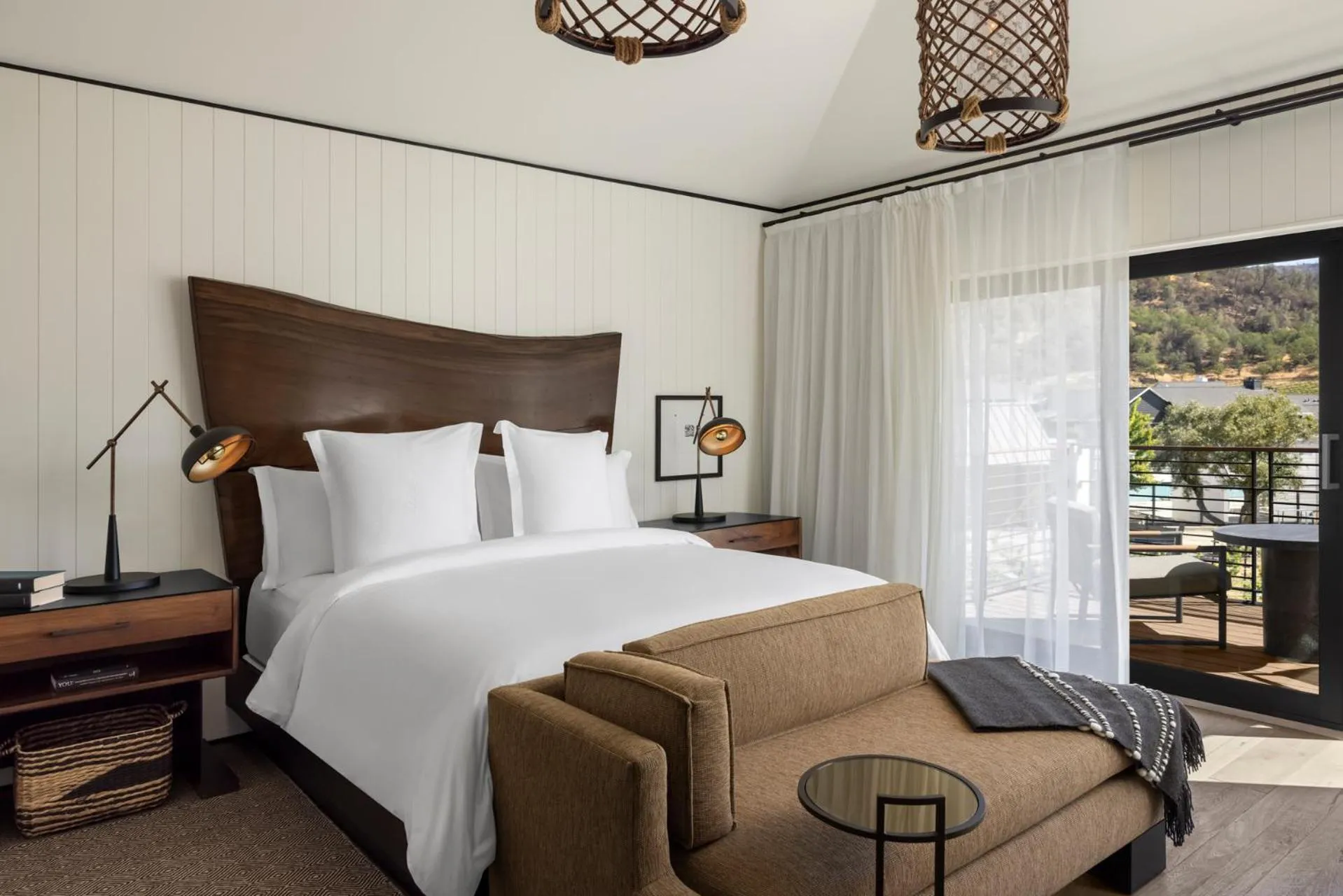 Bed in Four Seasons Resort Napa Valley