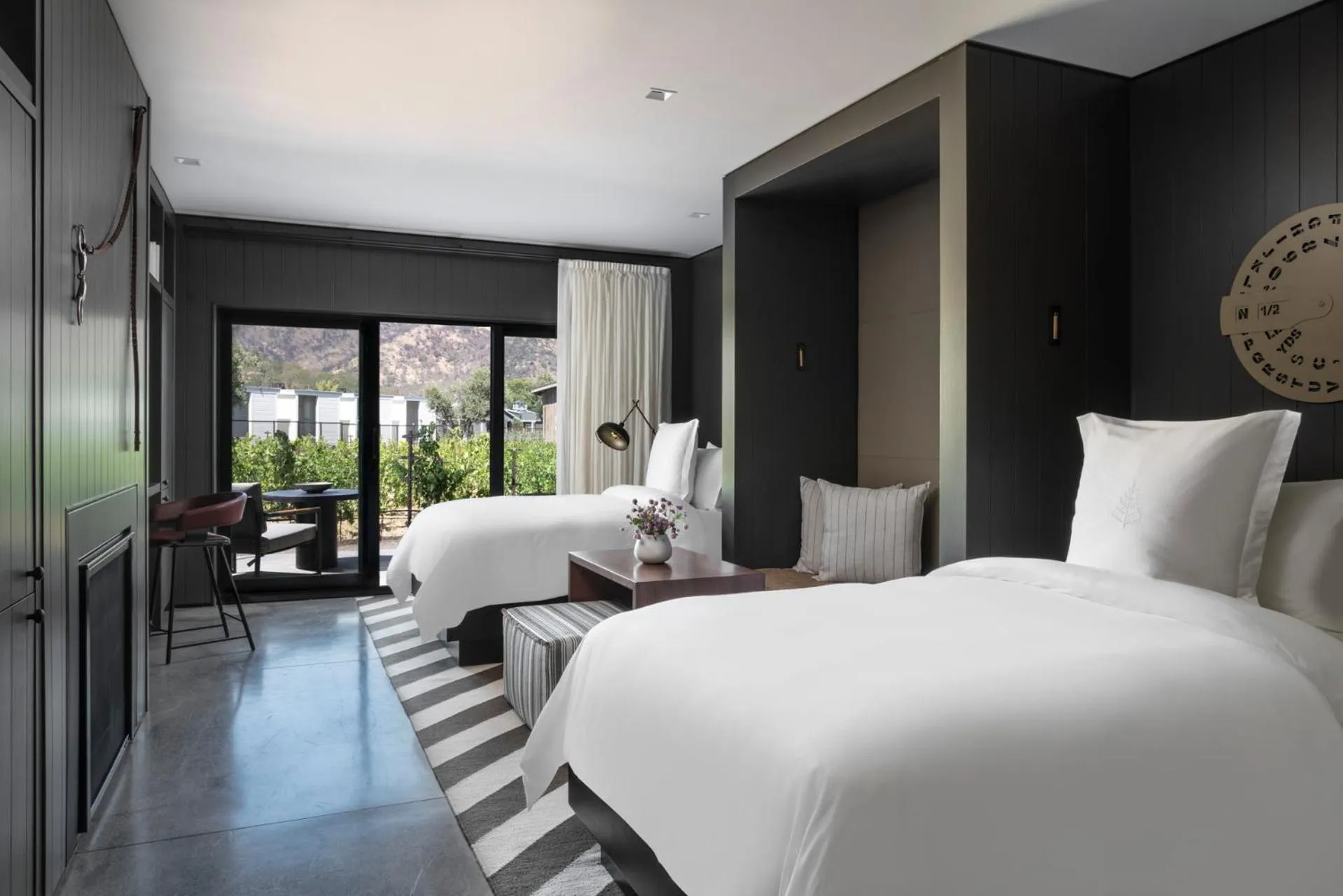 Photo of the whole room, Bed in Four Seasons Resort Napa Valley