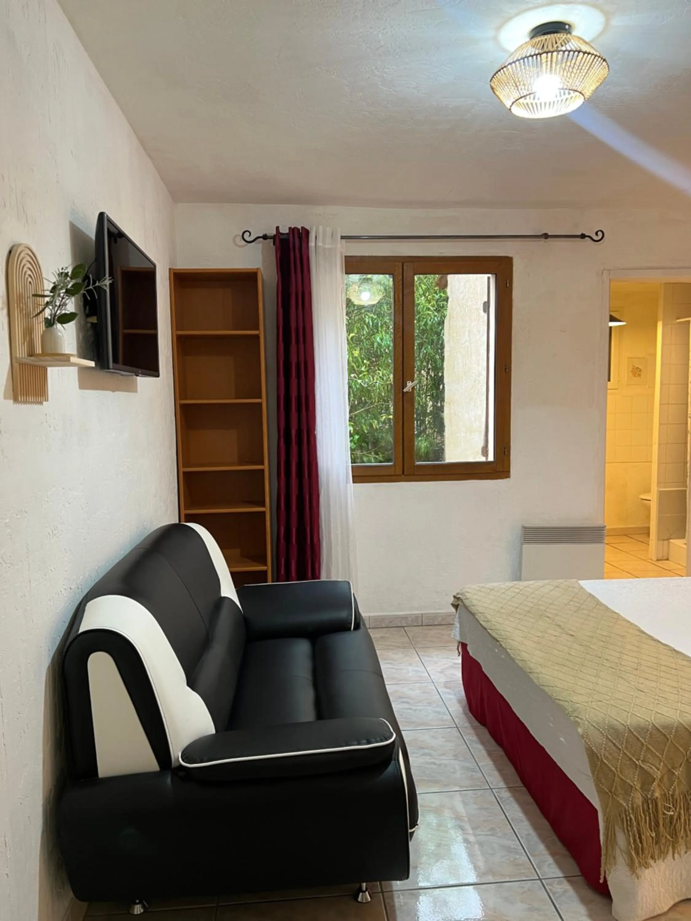 TV and multimedia, Bed in Bed & Breakfast Le Beauséjour