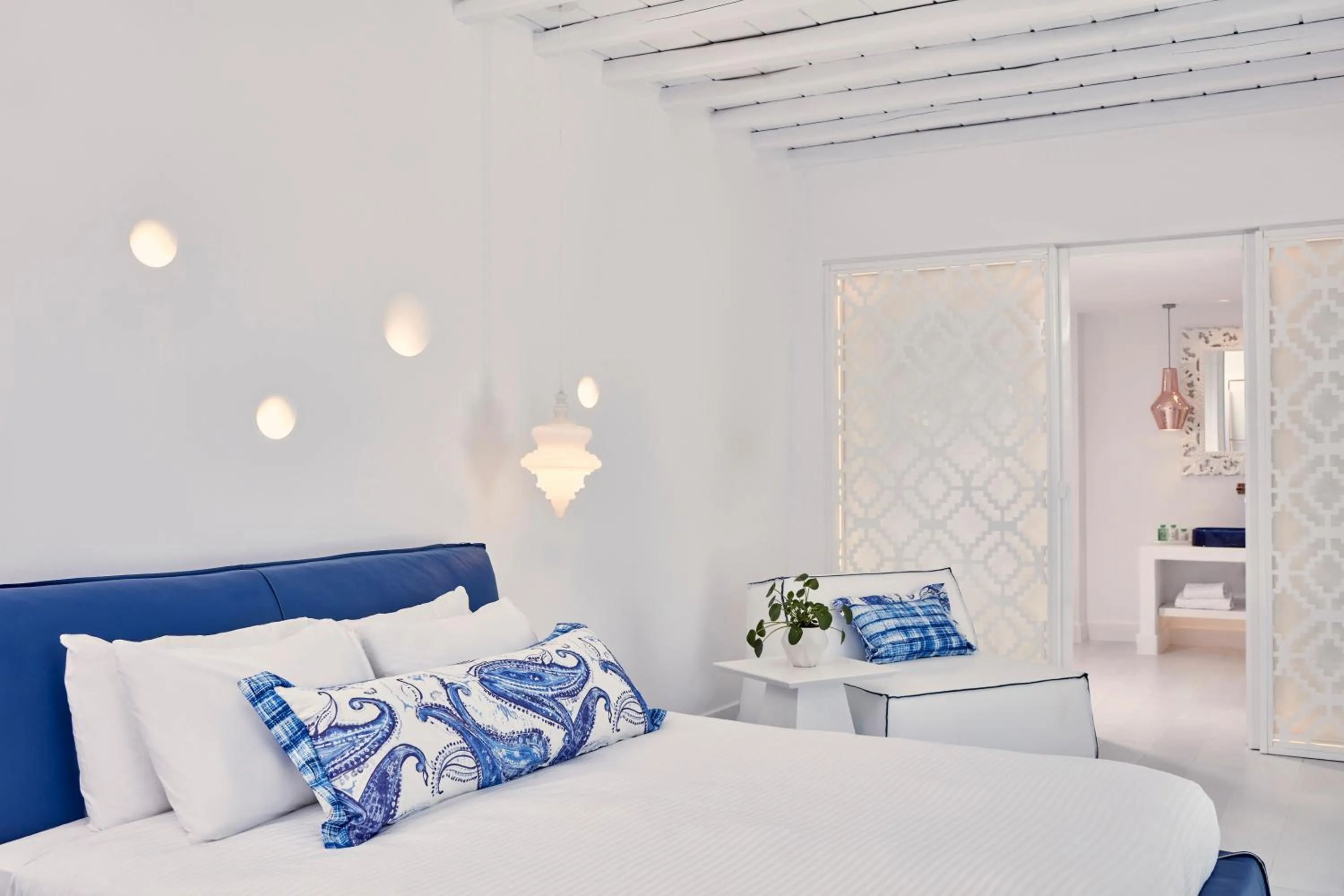 Bathroom, Bed in Katikies Mykonos - The Leading Hotels of the World