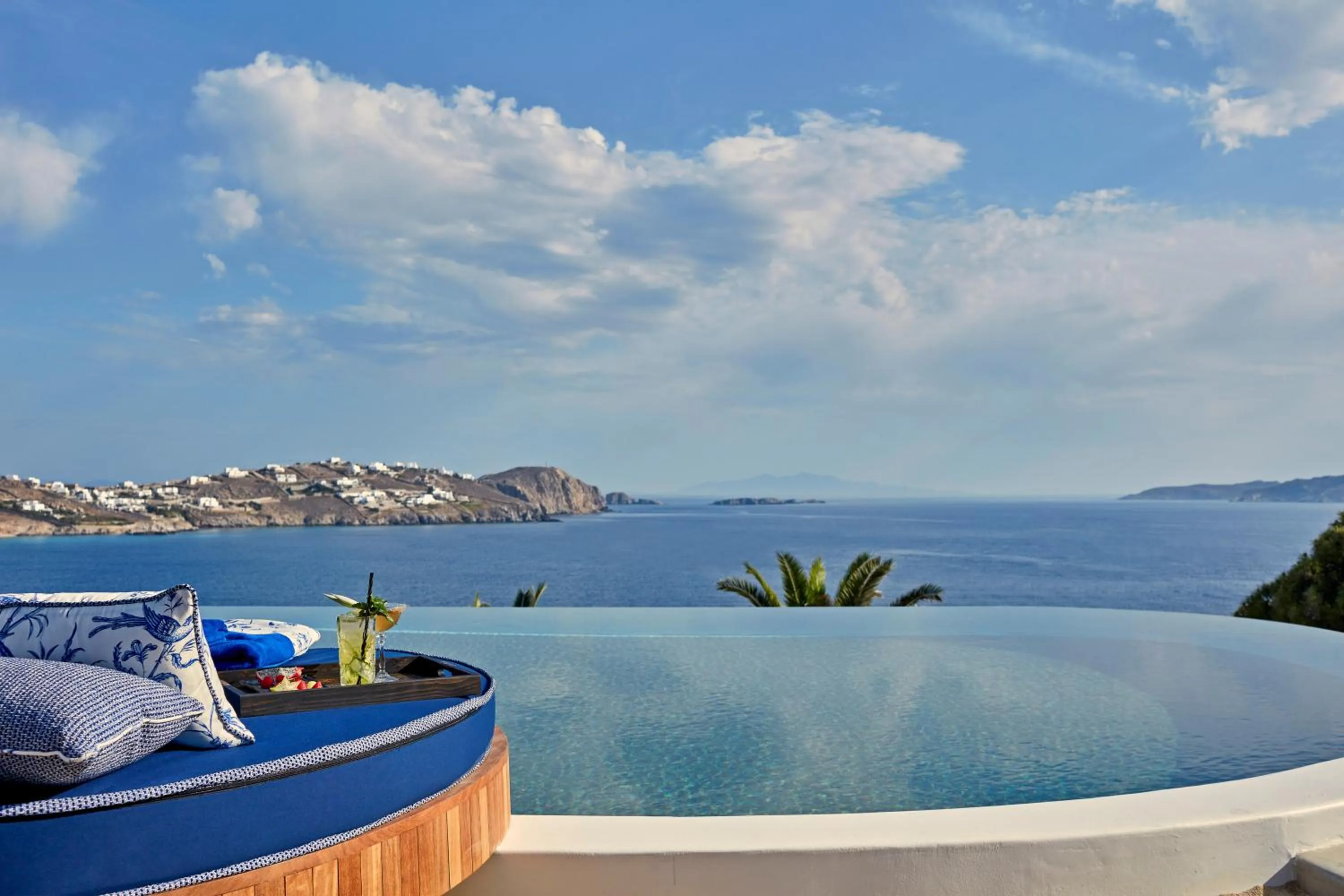 Lounge or bar in Katikies Mykonos - The Leading Hotels of the World