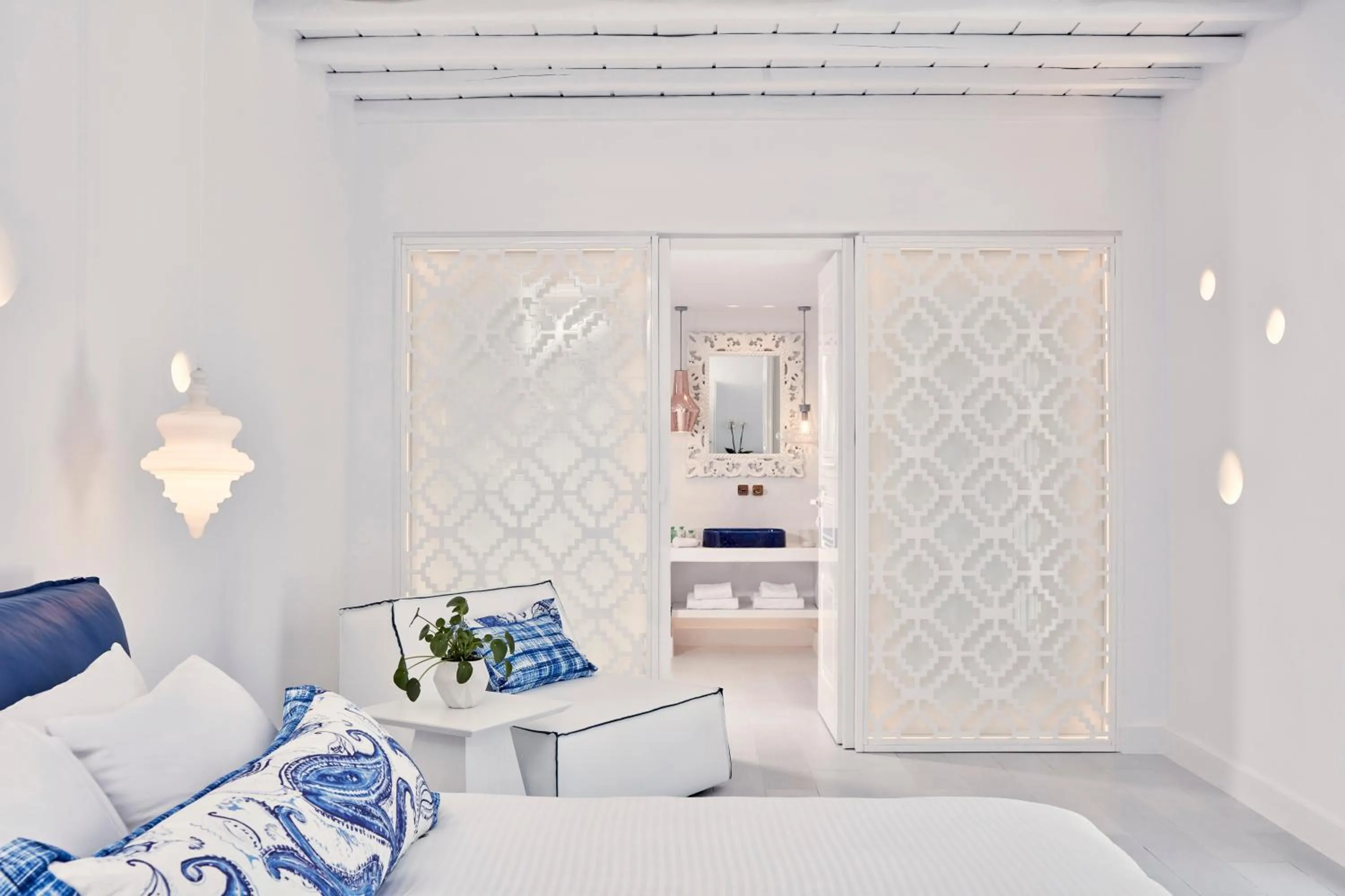 Bathroom, Bed in Katikies Mykonos - The Leading Hotels of the World
