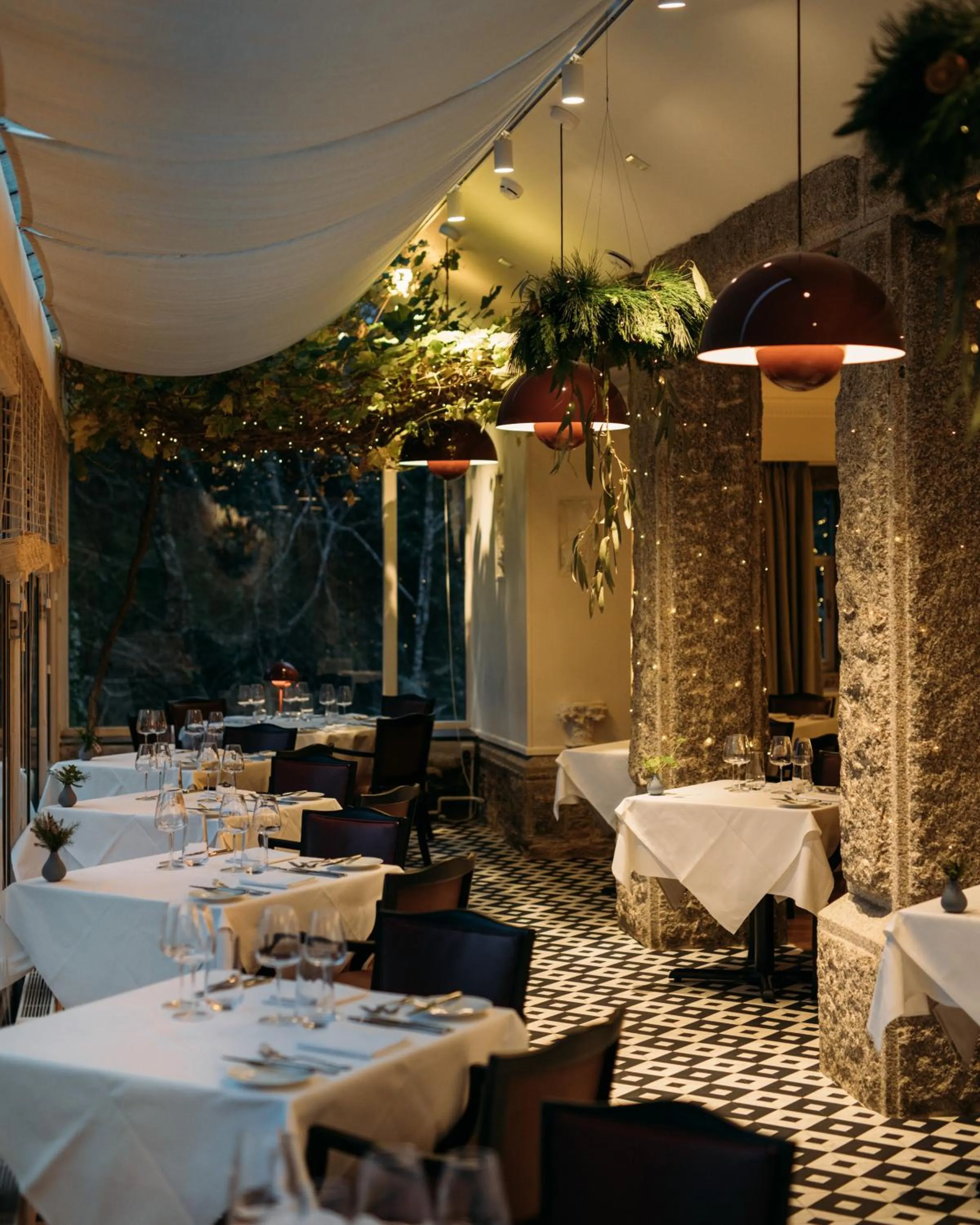 Restaurant/places to eat in Hotel Meudon