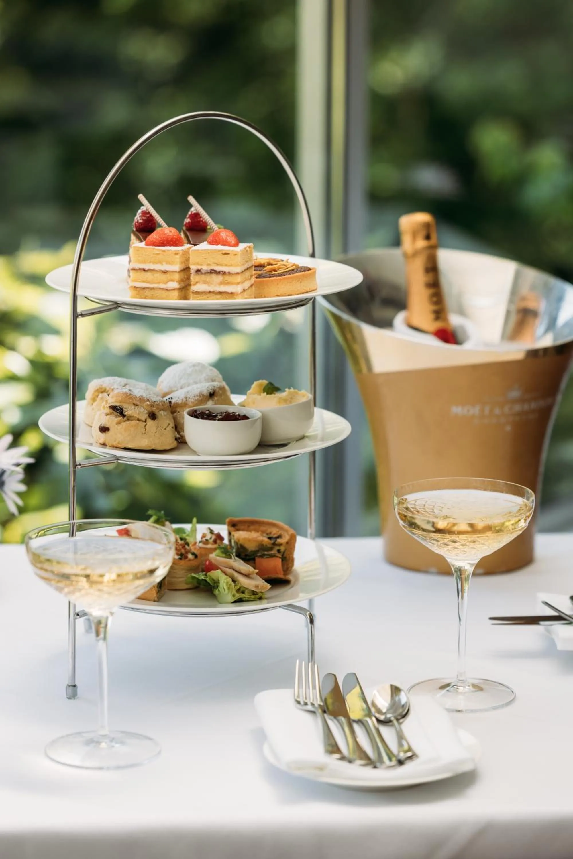 Food and drinks in Hotel Meudon