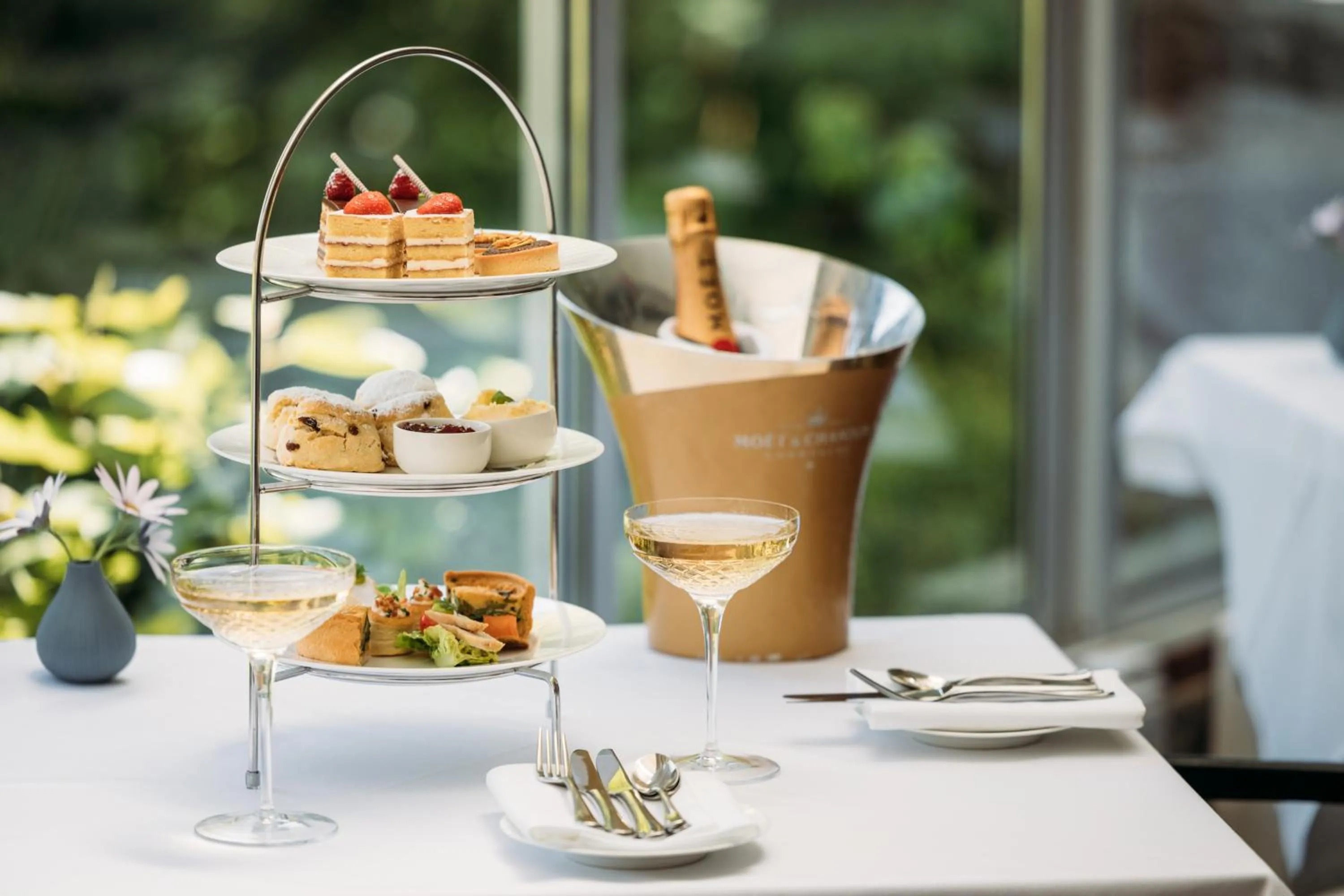 Food and drinks in Hotel Meudon