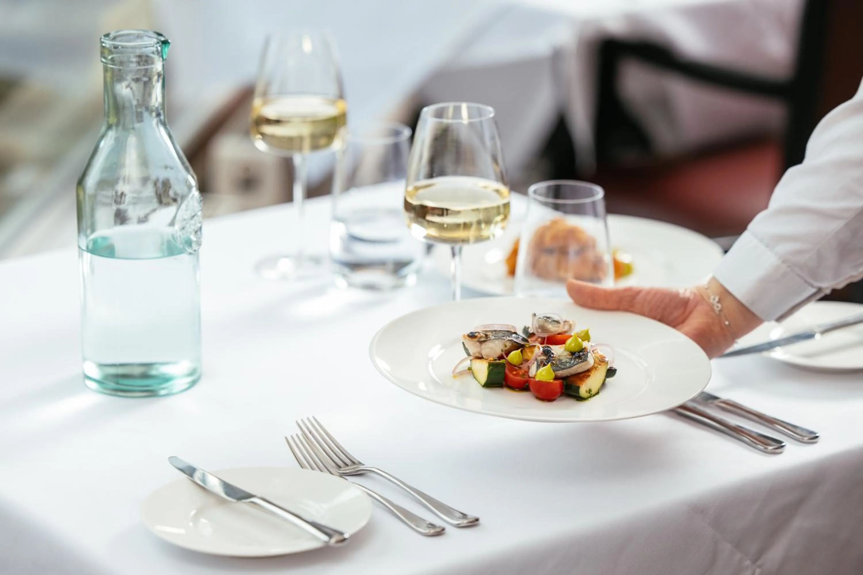 Restaurant/places to eat in Hotel Meudon