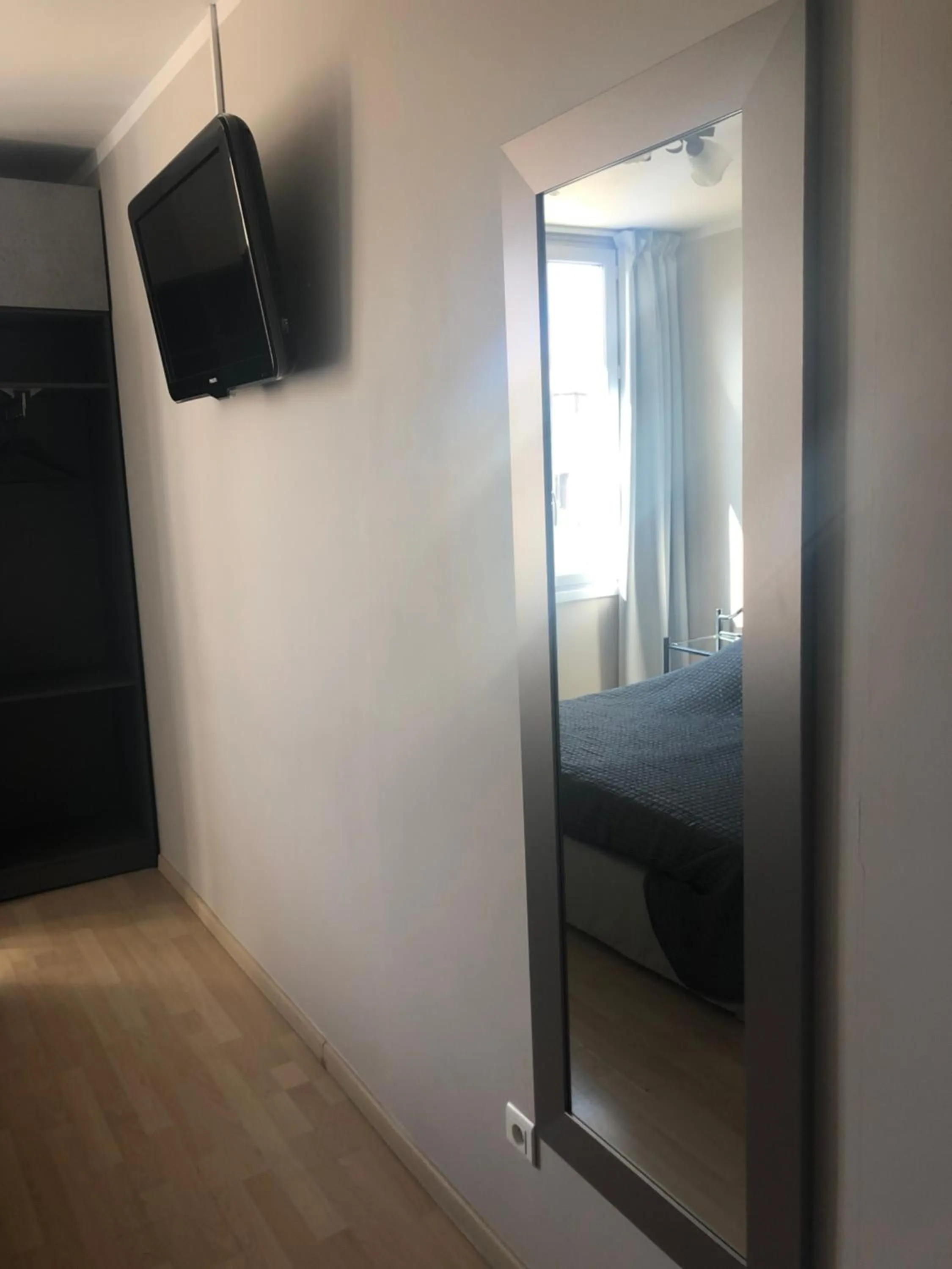 Bed in Hôtel Le Lys d'Or