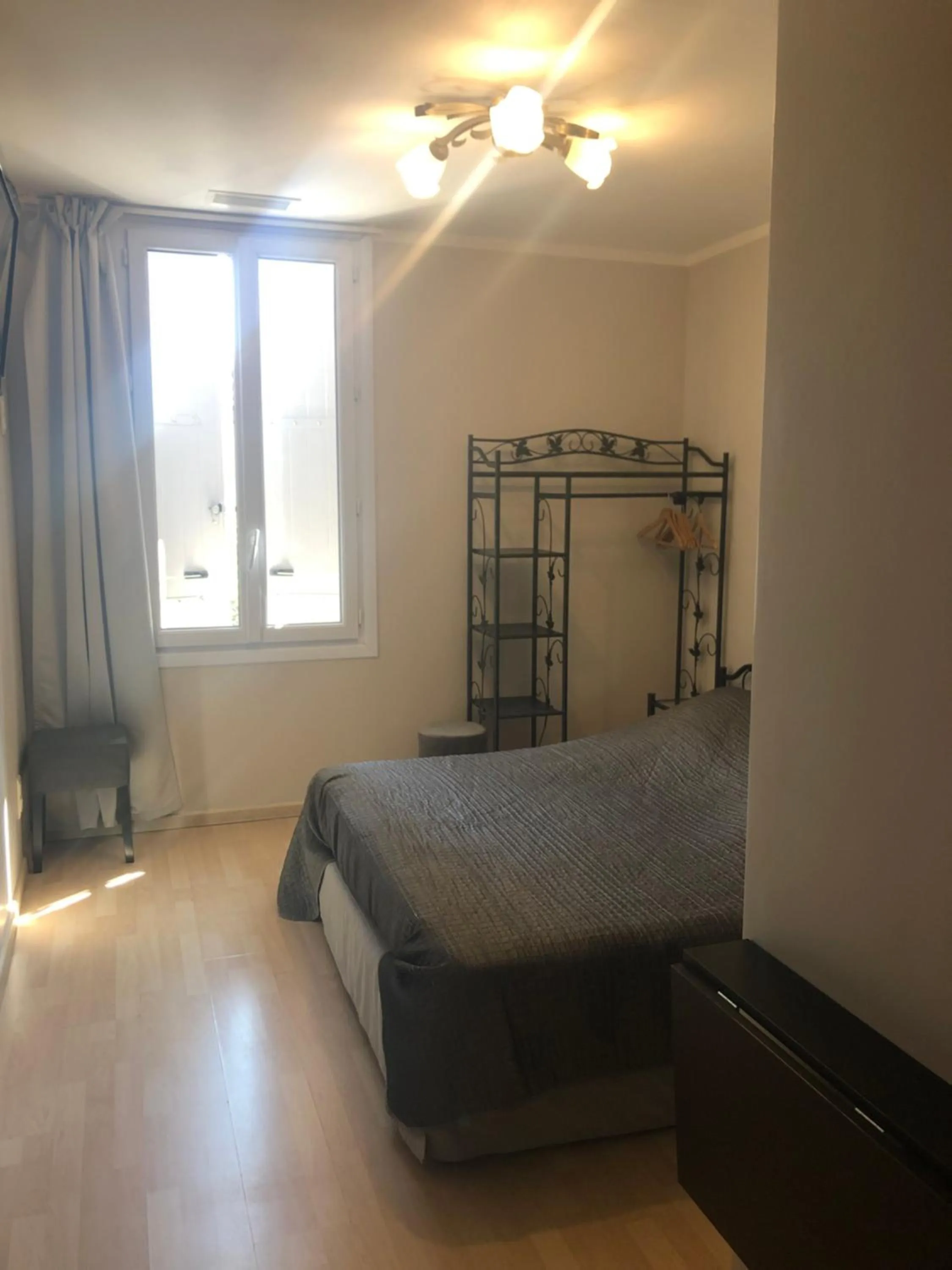 Bed in Hôtel Le Lys d'Or