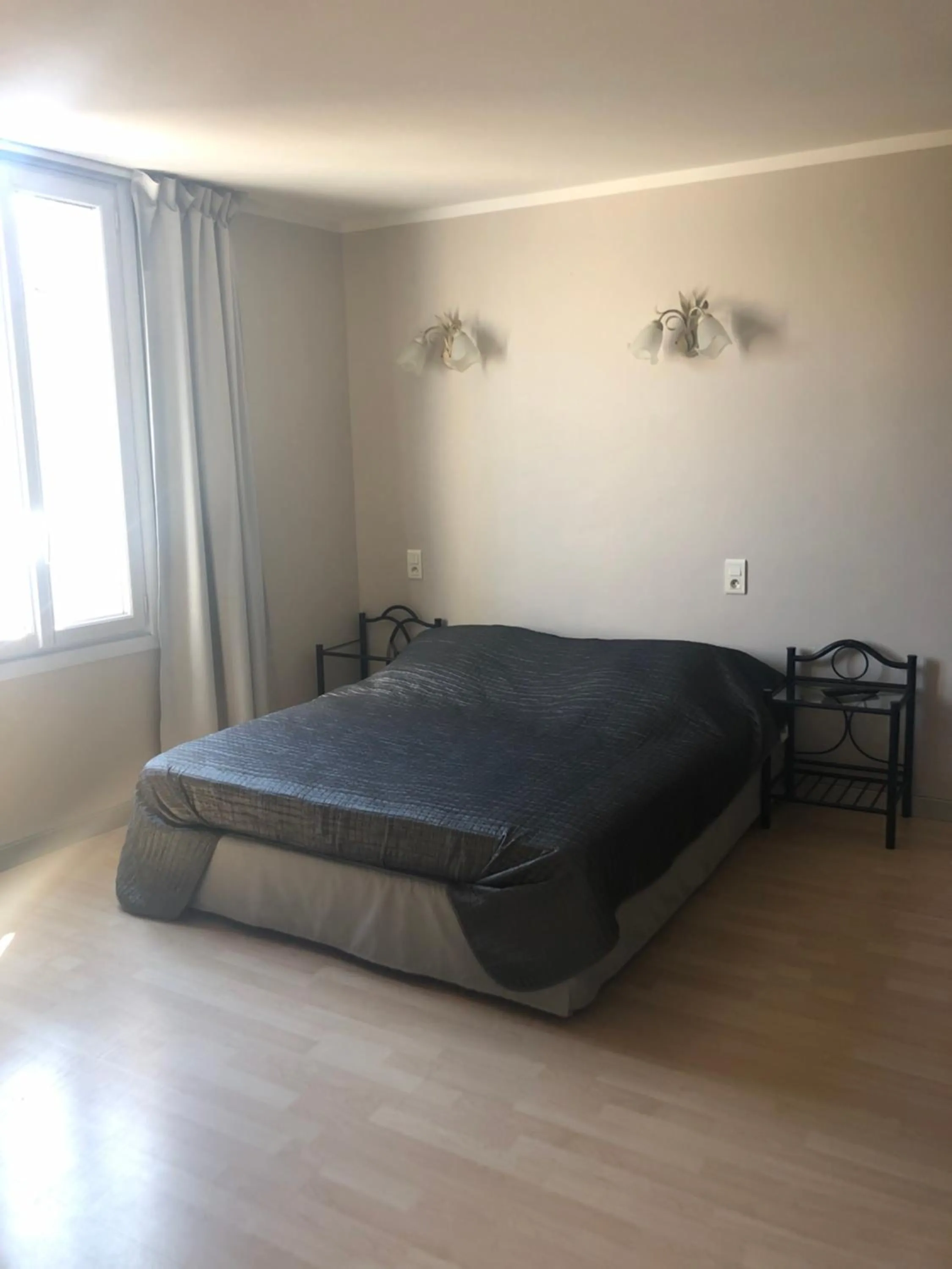 Bed in Hôtel Le Lys d'Or