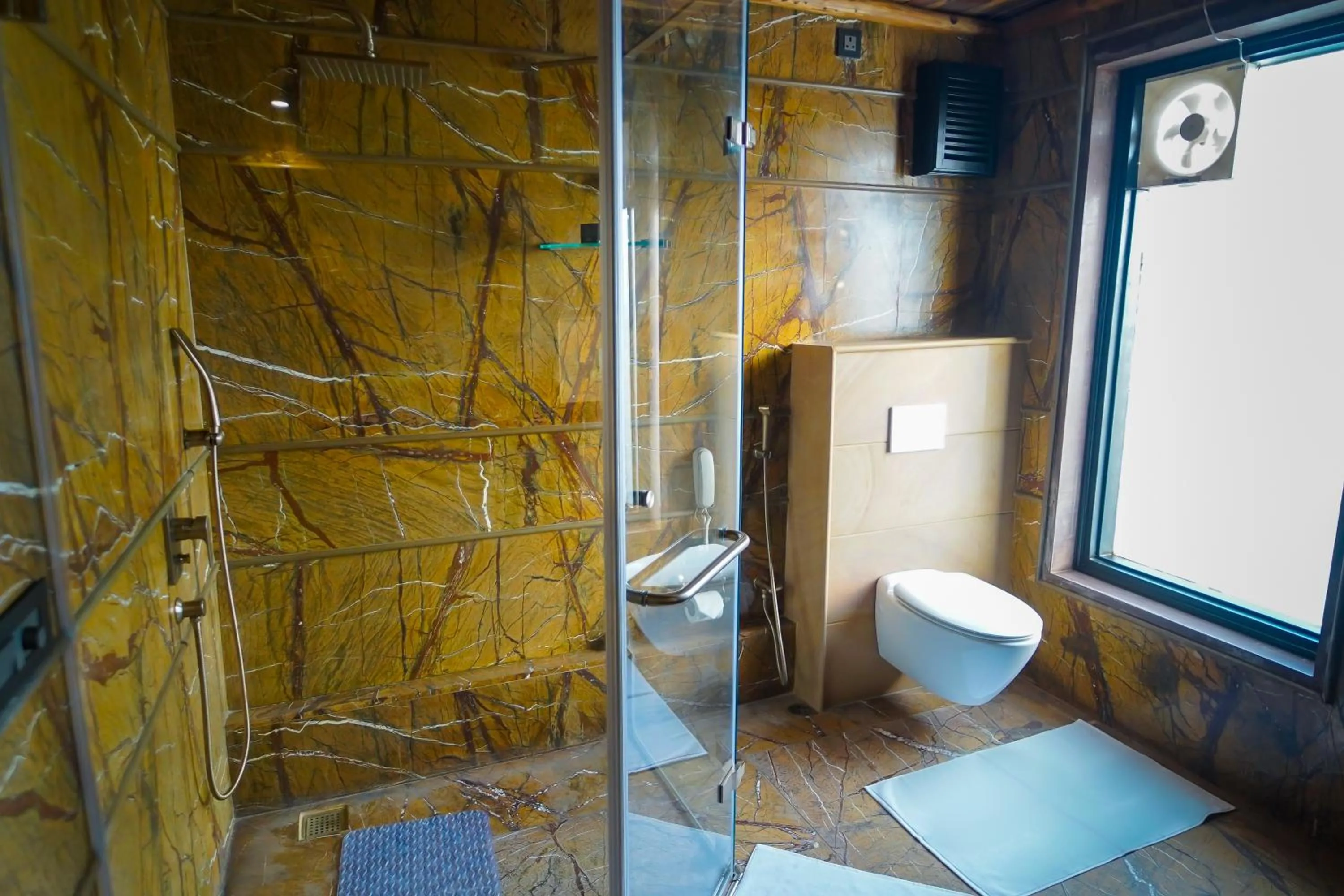 Shower in AamaGhati Wildlife Resort, Ranthambore