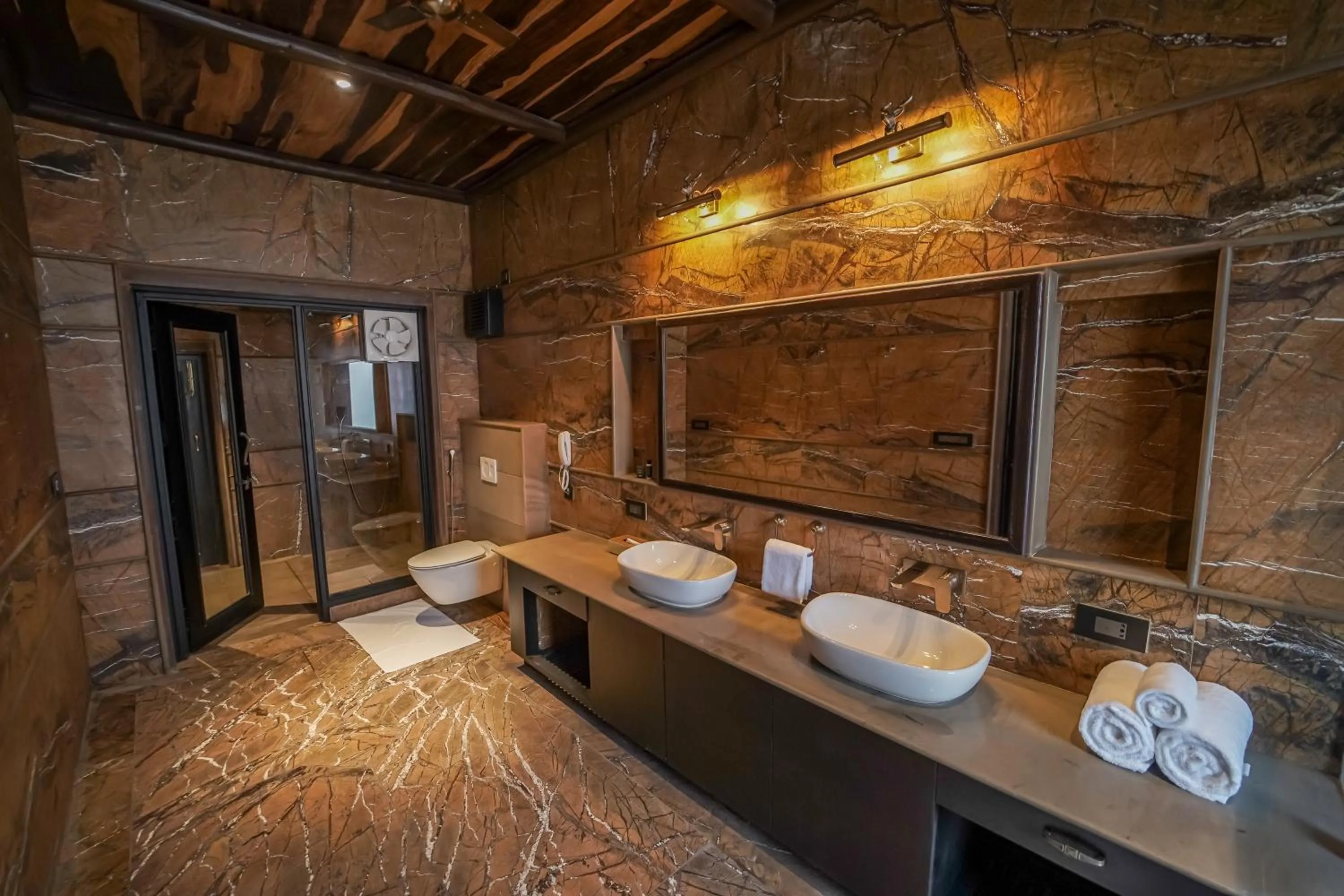 Bathroom in AamaGhati Wildlife Resort, Ranthambore