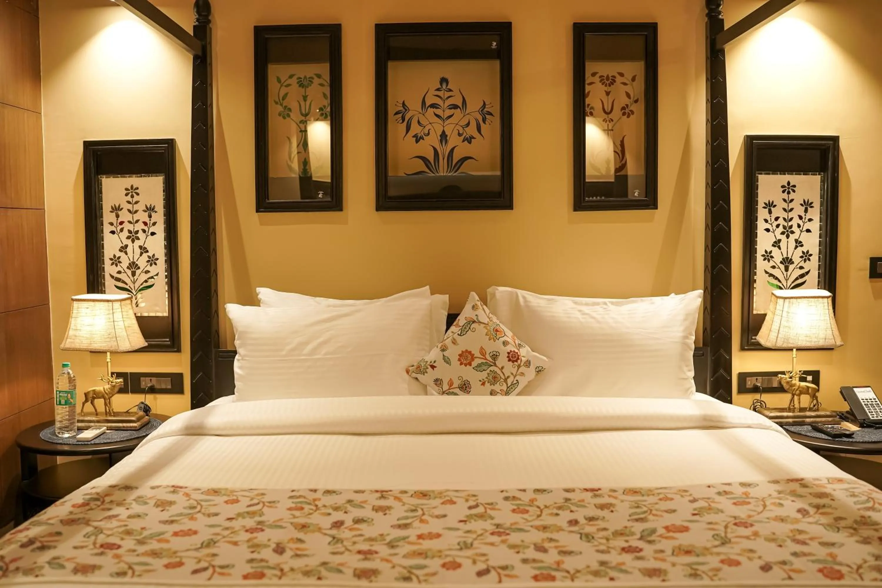 Bed in AamaGhati Wildlife Resort, Ranthambore