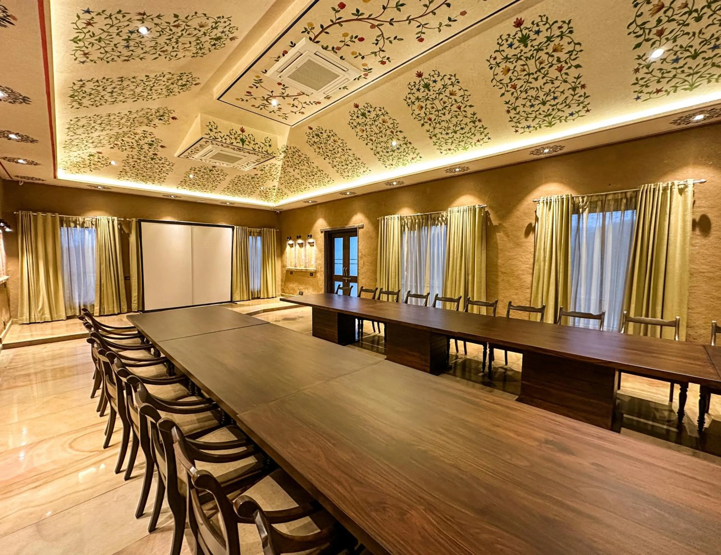 Banquet/Function facilities in AamaGhati Wildlife Resort, Ranthambore