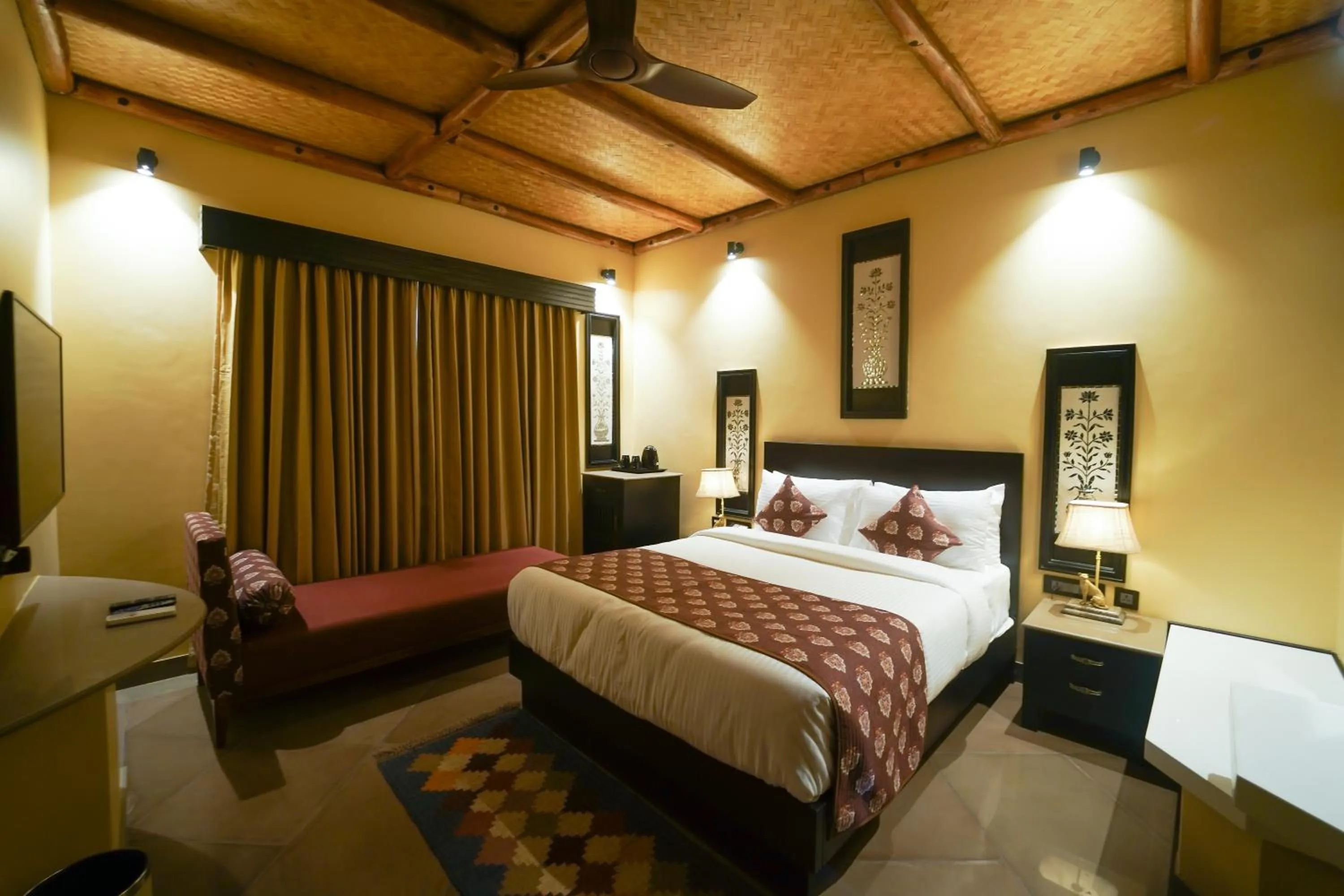 Bed in AamaGhati Wildlife Resort, Ranthambore