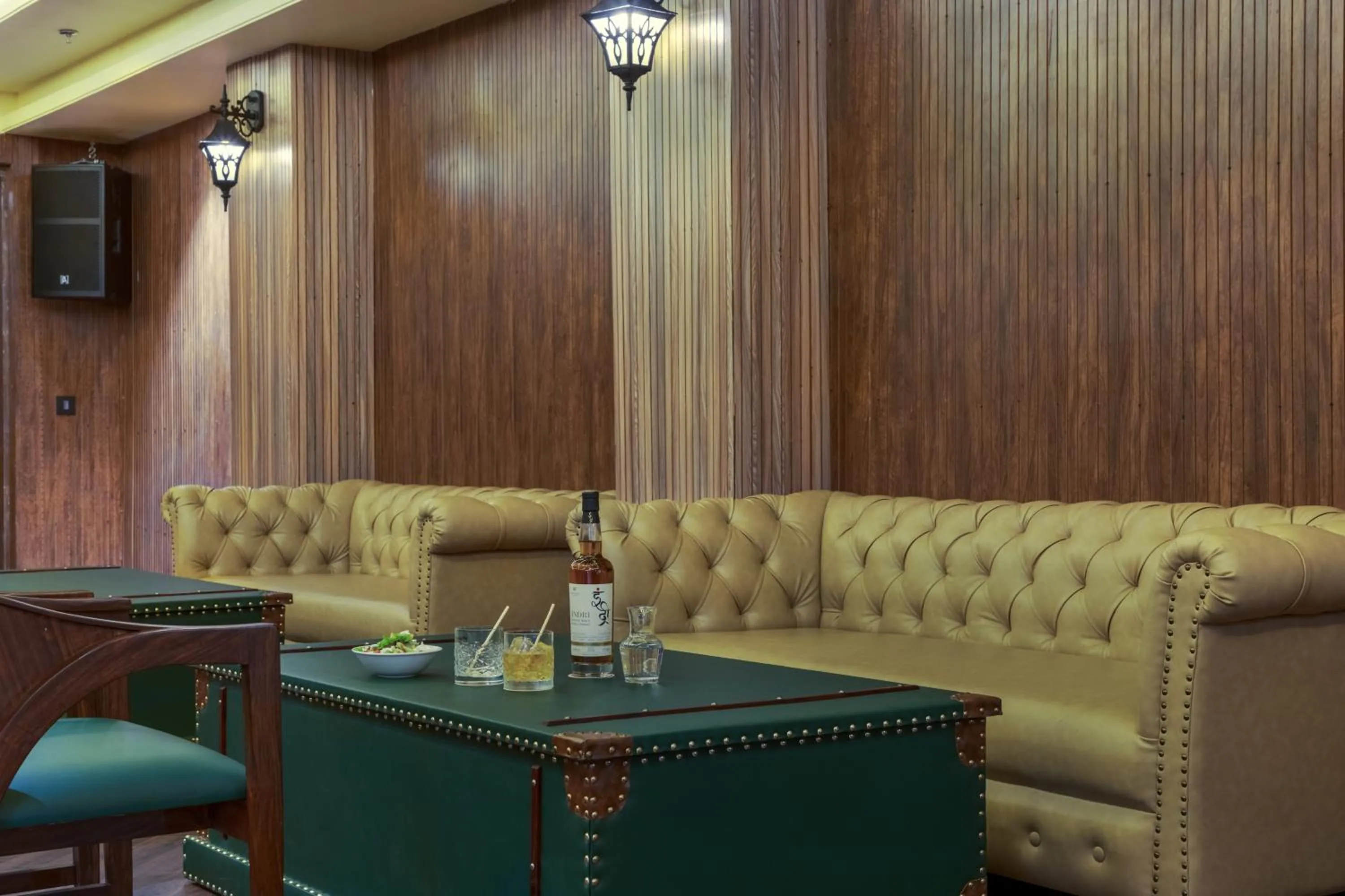 Lounge or bar in AamaGhati Wildlife Resort, Ranthambore