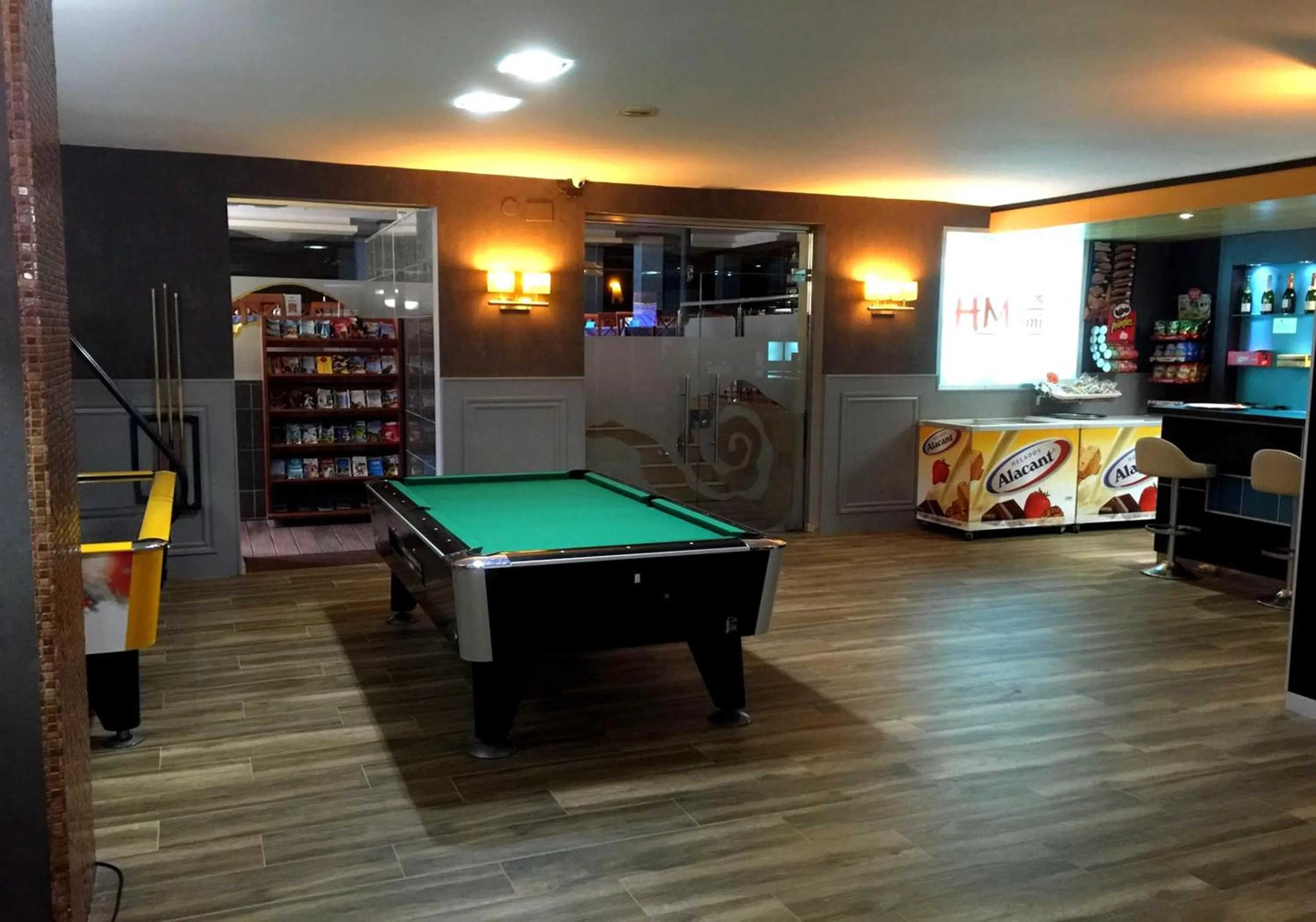 Lounge or bar in Hotel Miami Calella - El de siempre, como nunca