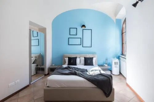 A World Aparts - 40 Sforza