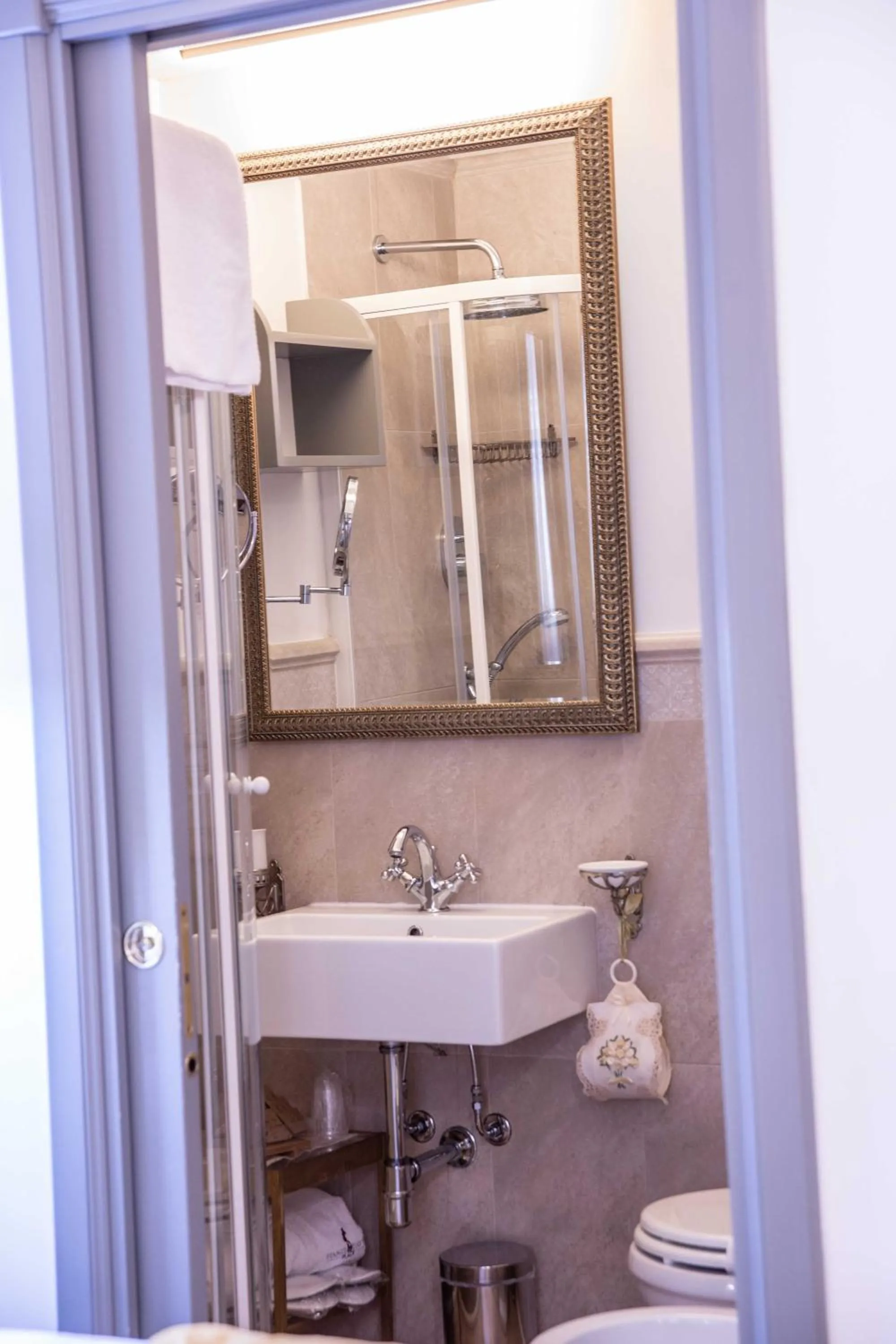 Bathroom in Stanze del David Place