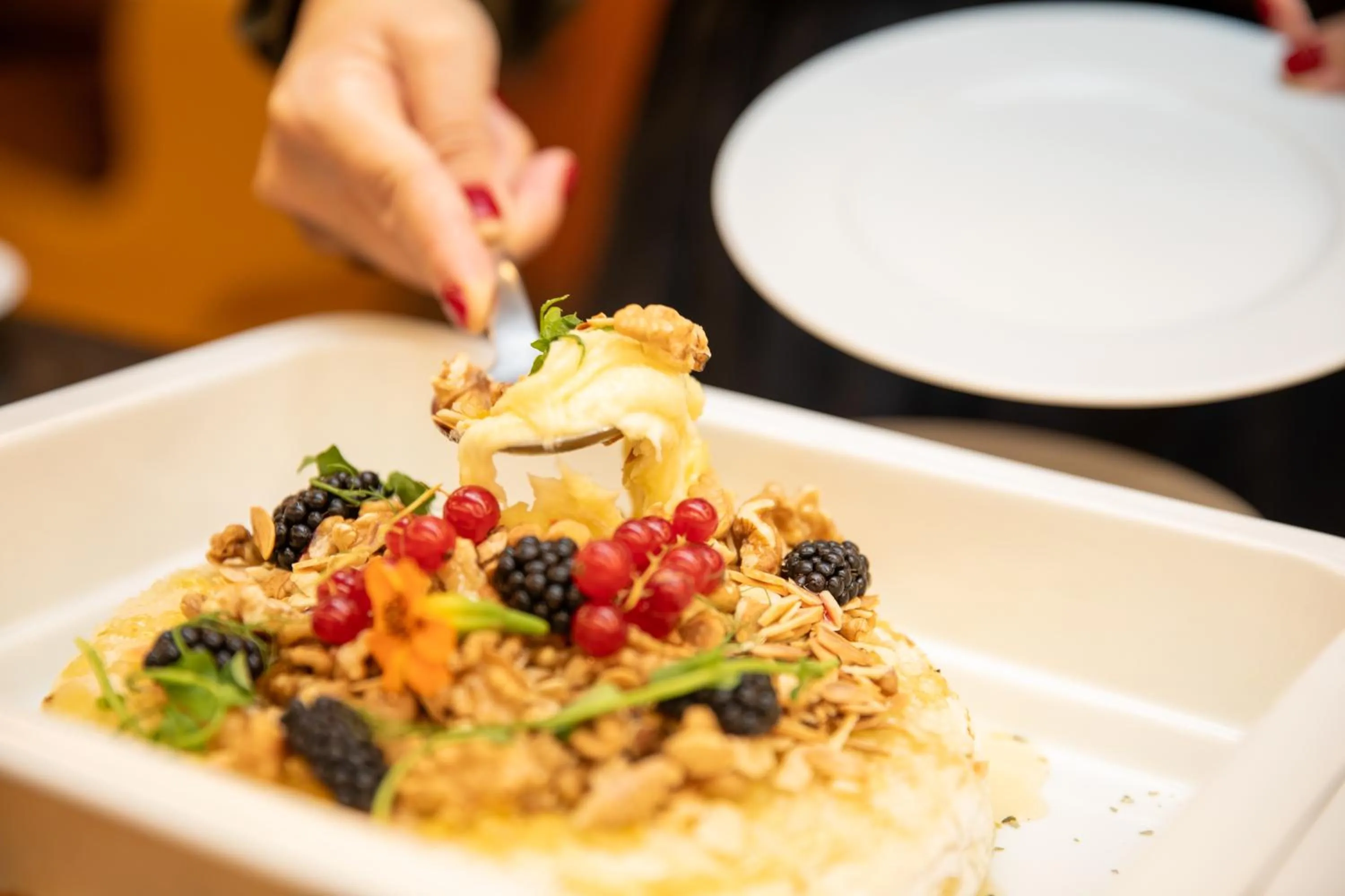 Restaurant/places to eat in VIP Executive Picoas Hotel