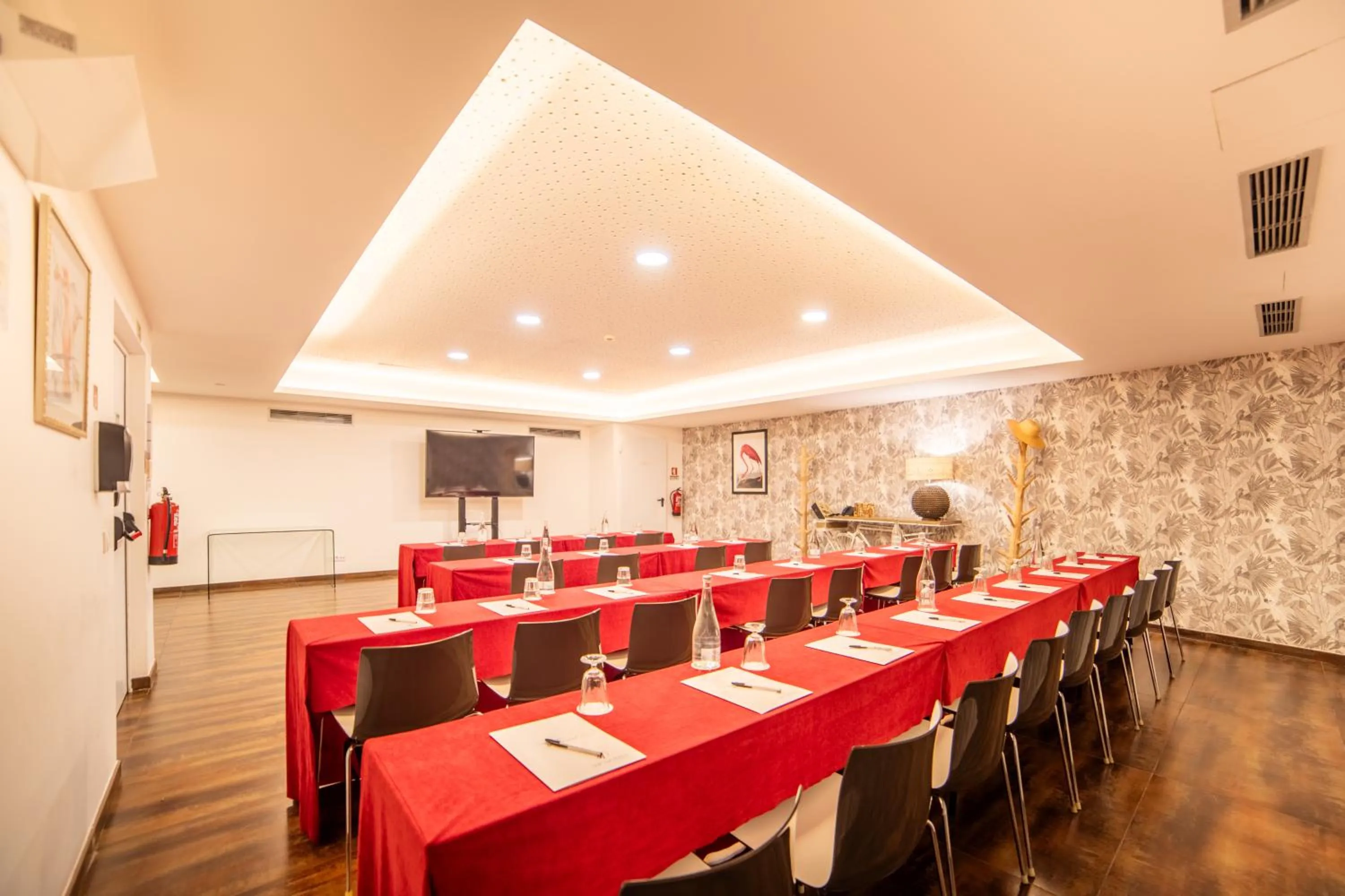 Meeting/conference room in VIP Executive Picoas Hotel