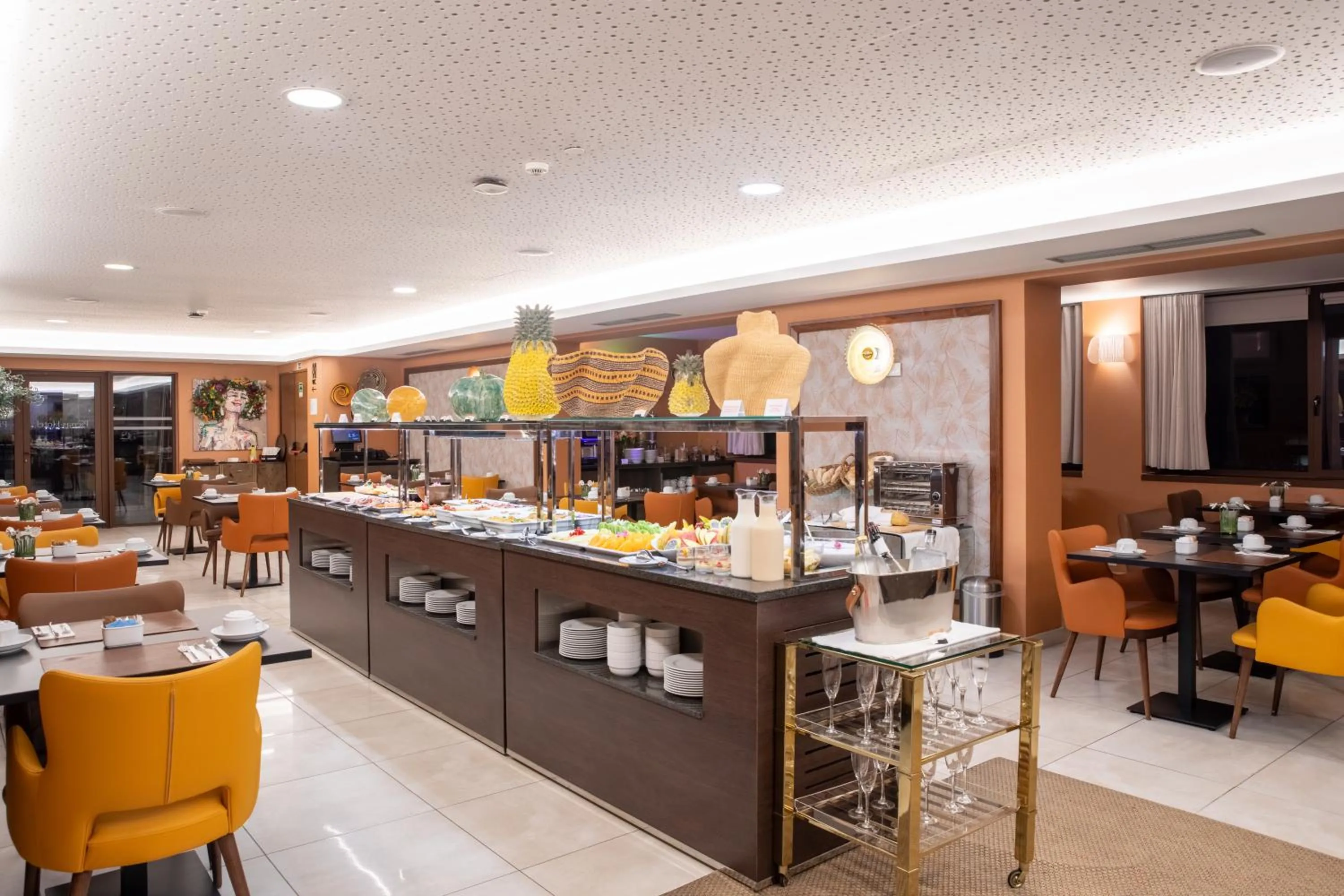 Breakfast in VIP Executive Picoas Hotel