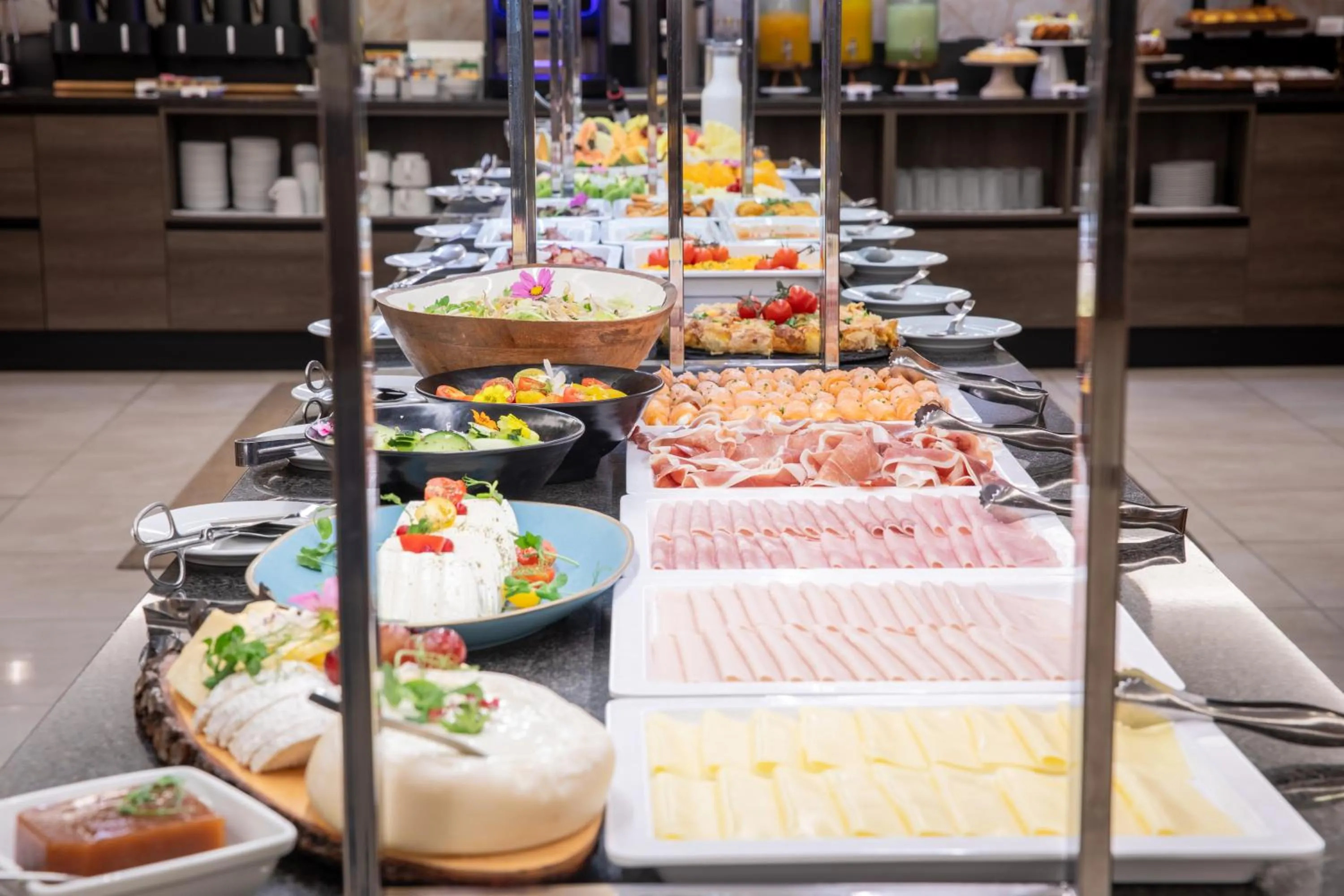 Breakfast in VIP Executive Picoas Hotel