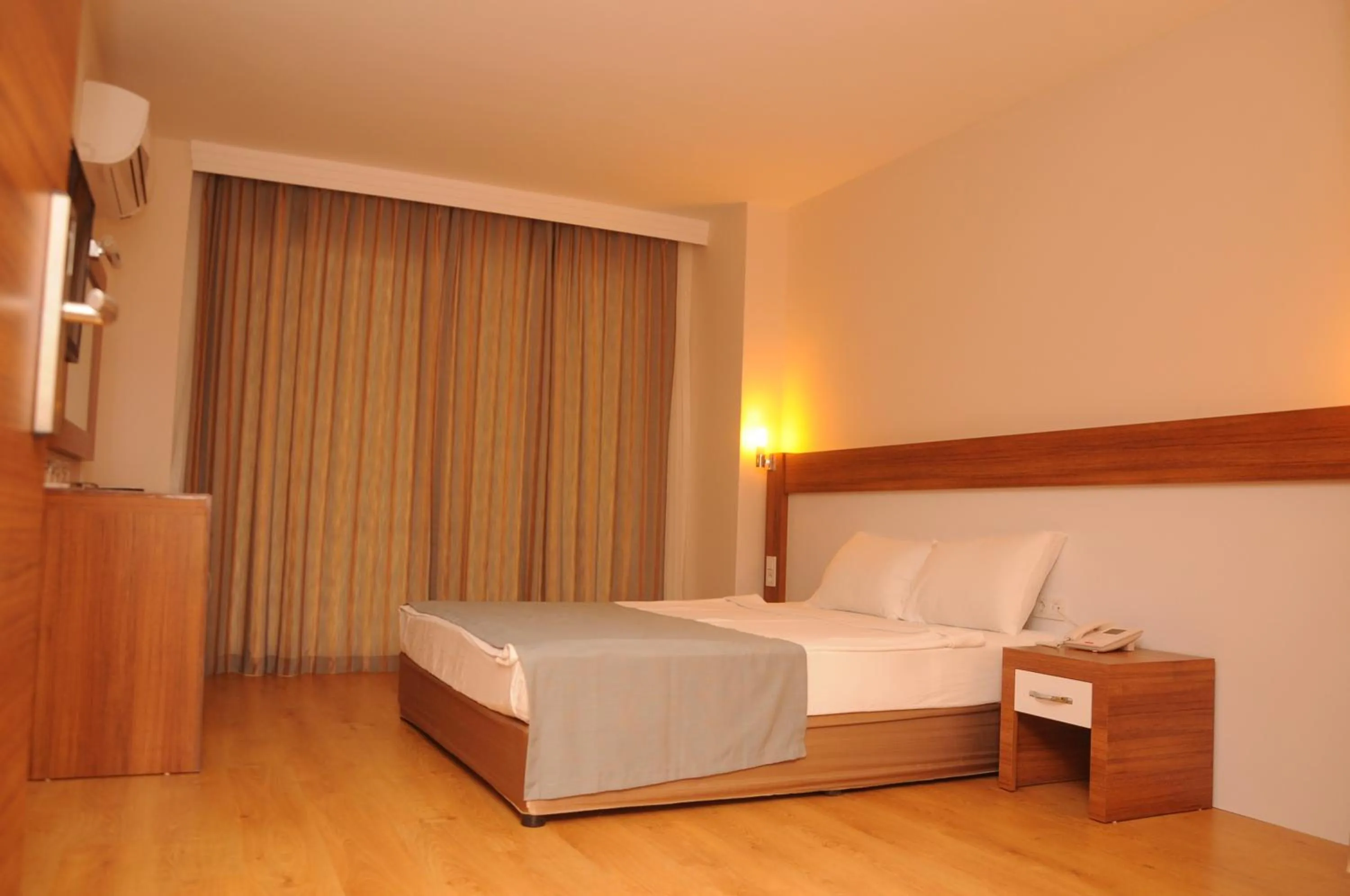 Bedroom, Bed in Numa Konaktepe Hotel - All Inclusive