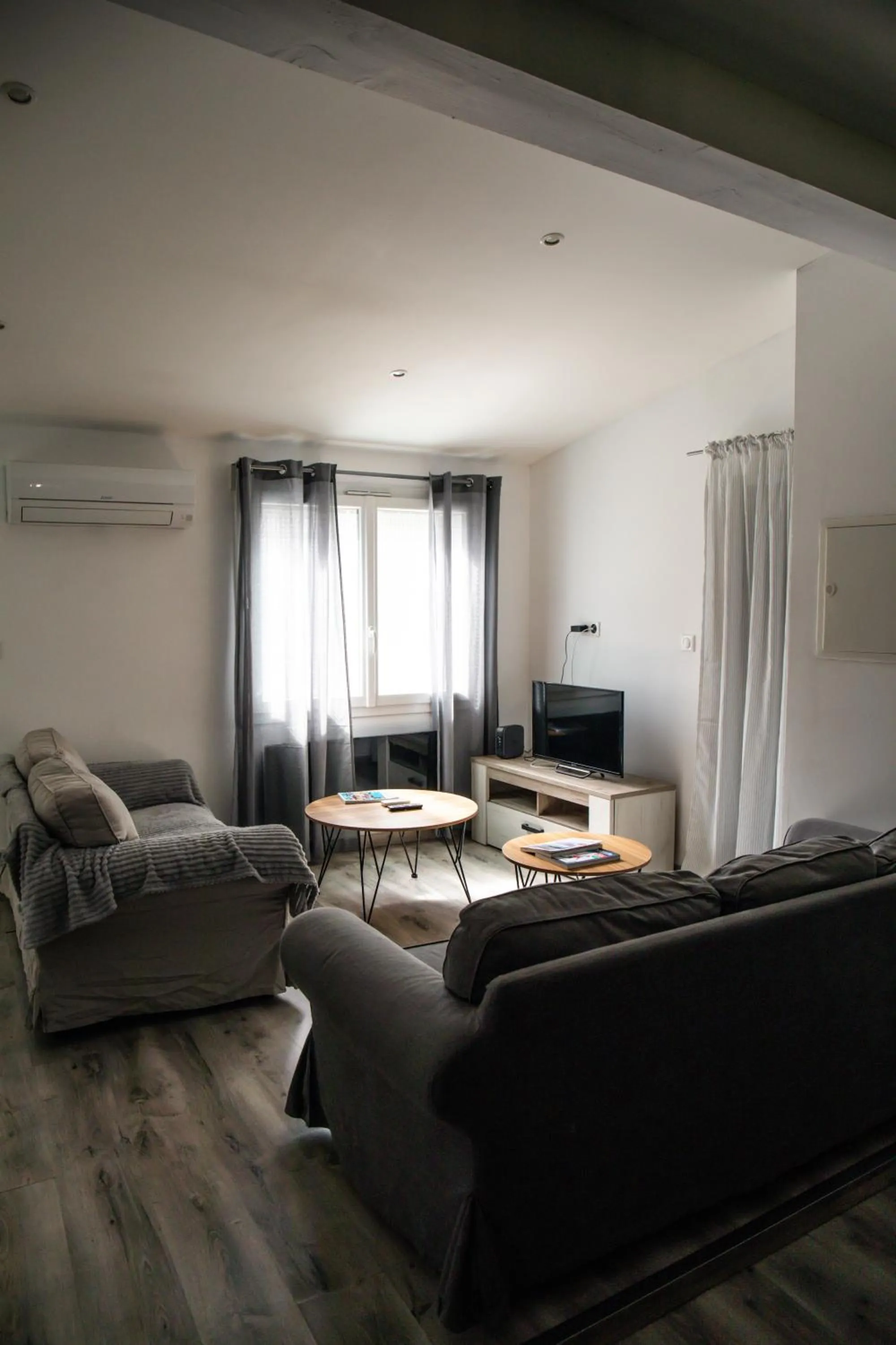 Communal lounge/ TV room in Auberge Sainte Marguerite